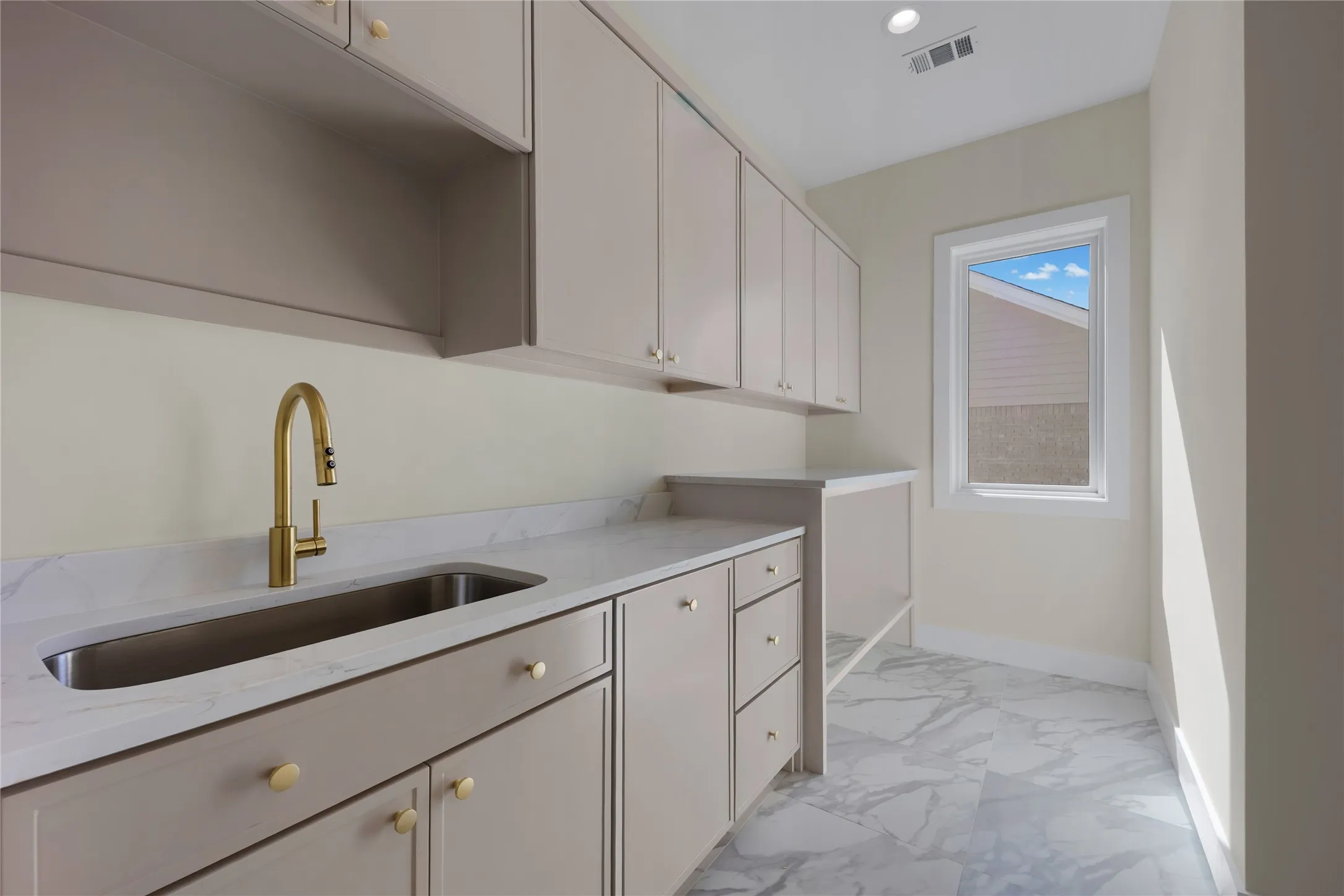 Single Family Residence For Rent in Dallas County , 6055 Ellsworth Avenue, Dallas, Texas 75206, 5 Bedroom, 5 Bathroom, 2 Garage spaces, 4,714 Sqft, built in 2026, mls#21393016, Real Estate Agent in Dallas, Homes For Rent in Dallas county, Homes For Rent in Dallas, Realtor in Dallas Texas, Real Estate Brokerage Independent Realty Texas, Luminita Cordes Realtor