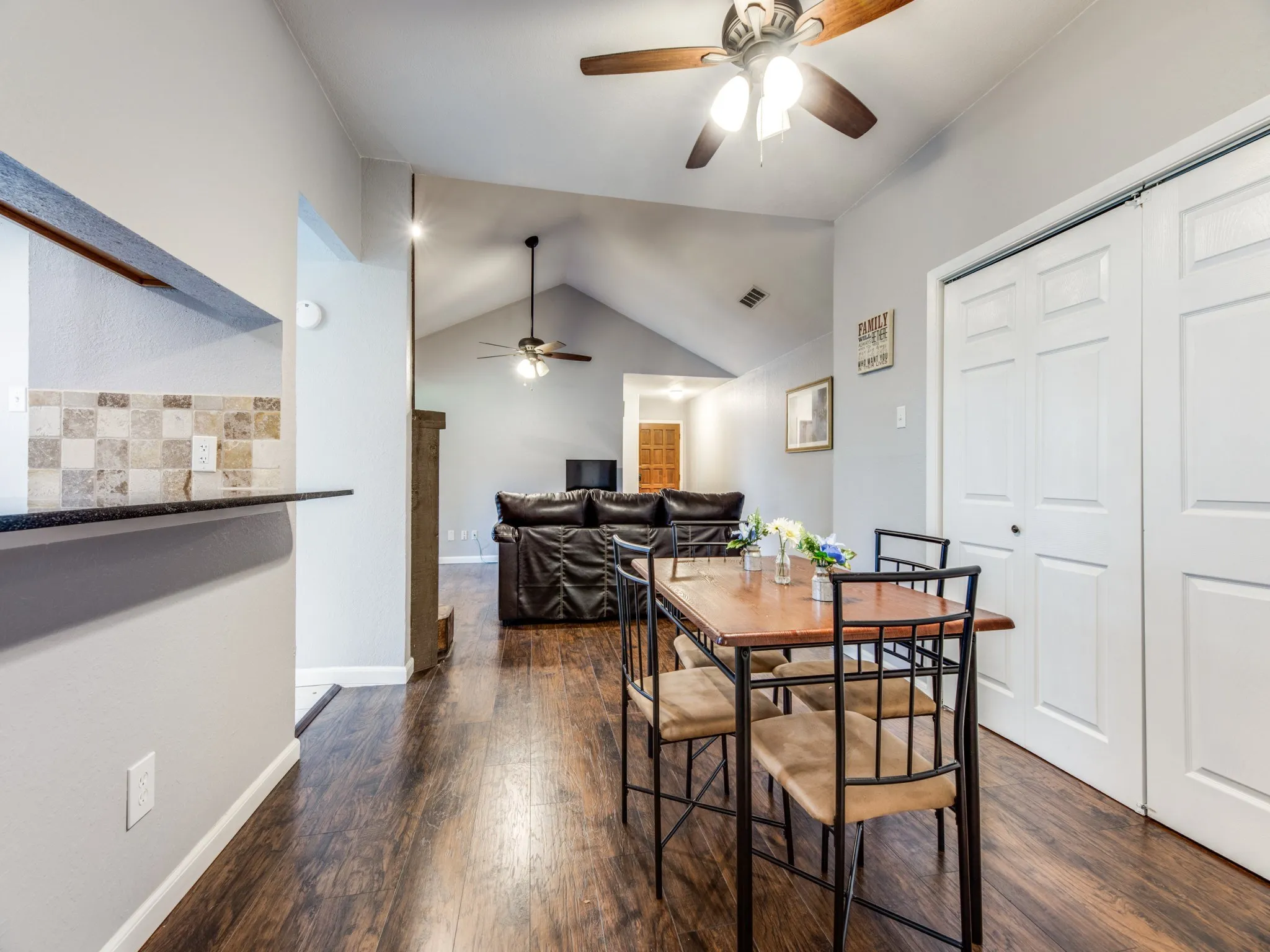 Condominium For Rent in Dallas County , 336 Melrose Drive 7C, Richardson, Texas 75080, 2 Bedroom, 2 Bathroom, Garage spaces, 1,083 Sqft, built in 1983, mls#21393047, Real Estate Agent in Richardson, Homes For Rent in Dallas county, Homes For Rent in Richardson, Realtor in Richardson Texas, Real Estate Brokerage Independent Realty Texas, Luminita Cordes Realtor
