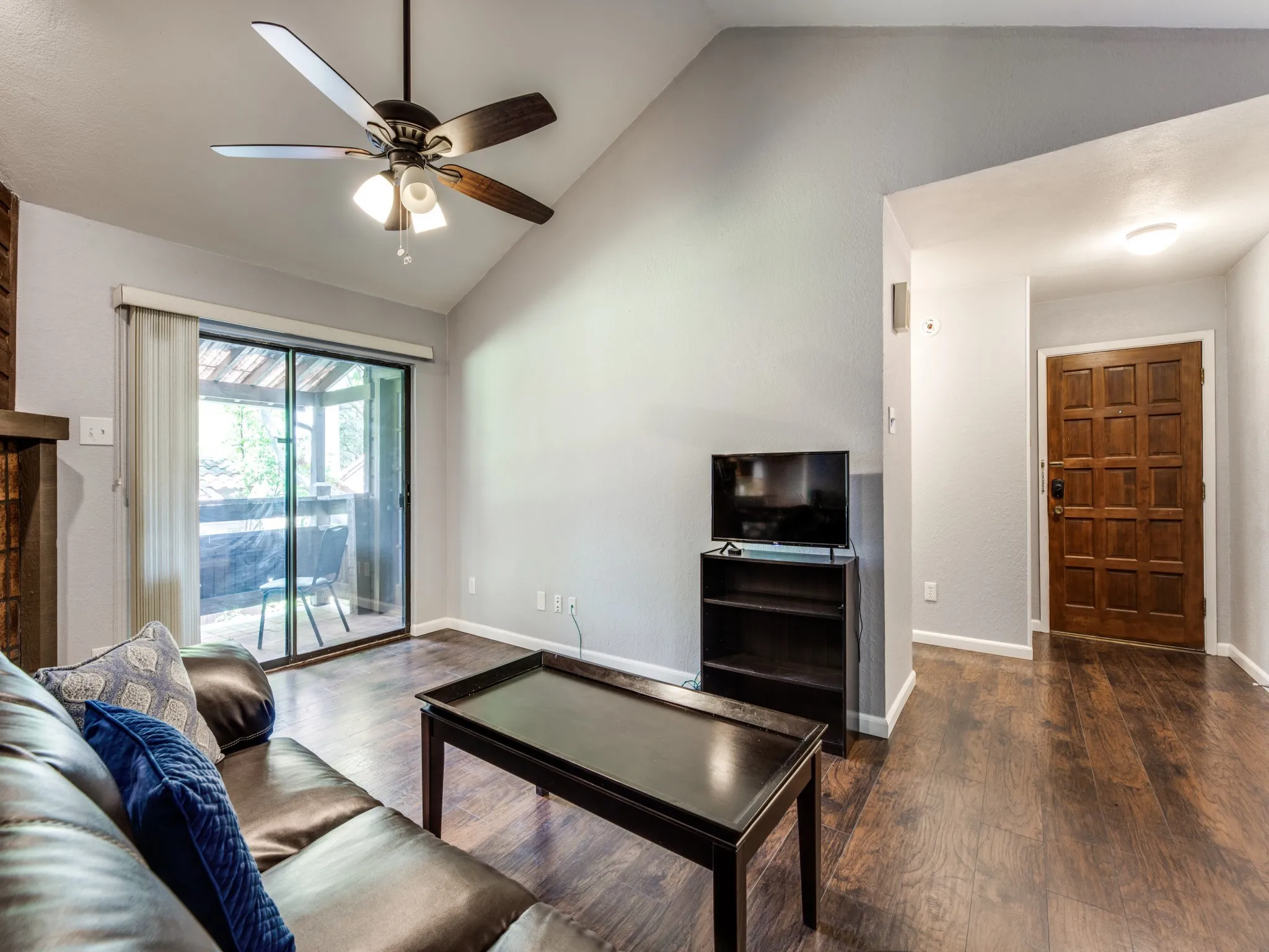 Condominium For Rent in Dallas County , 336 Melrose Drive 7C, Richardson, Texas 75080, 2 Bedroom, 2 Bathroom, Garage spaces, 1,083 Sqft, built in 1983, mls#21393047, Real Estate Agent in Richardson, Homes For Rent in Dallas county, Homes For Rent in Richardson, Realtor in Richardson Texas, Real Estate Brokerage Independent Realty Texas, Luminita Cordes Realtor