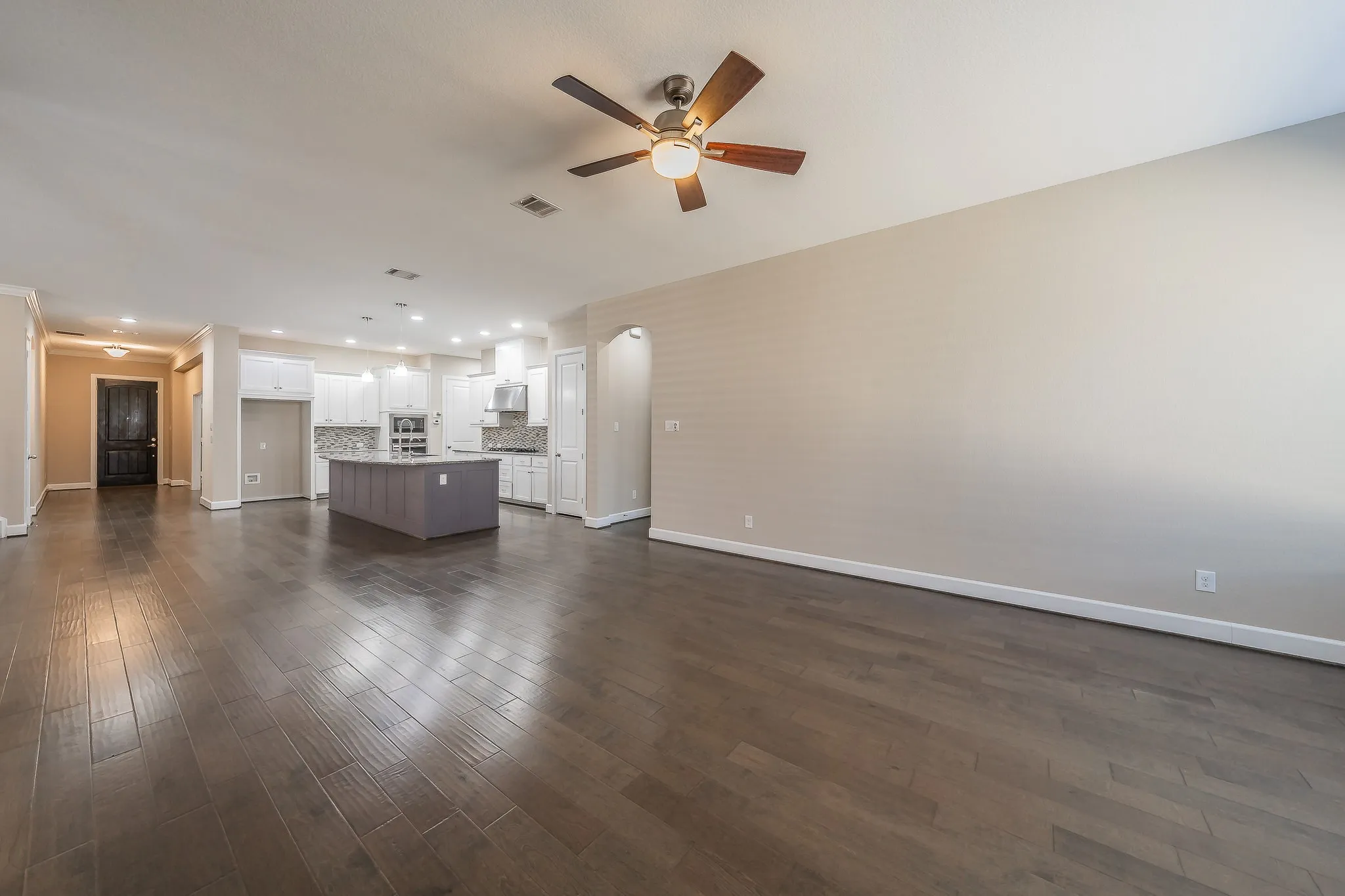 Single Family Residence For Sale in Johnson County , 1102 Rendon Place, Mansfield, Texas 76063, 4 Bedroom, 3 Bathroom, 3 Garage spaces, 3,127 Sqft, built in 2017, mls#21393048, Real Estate Agent in Mansfield, Homes For Sale in Johnson county, Homes For Sale in Mansfield, Realtor in Mansfield Texas, Real Estate Brokerage Independent Realty Texas, Luminita Cordes Realtor