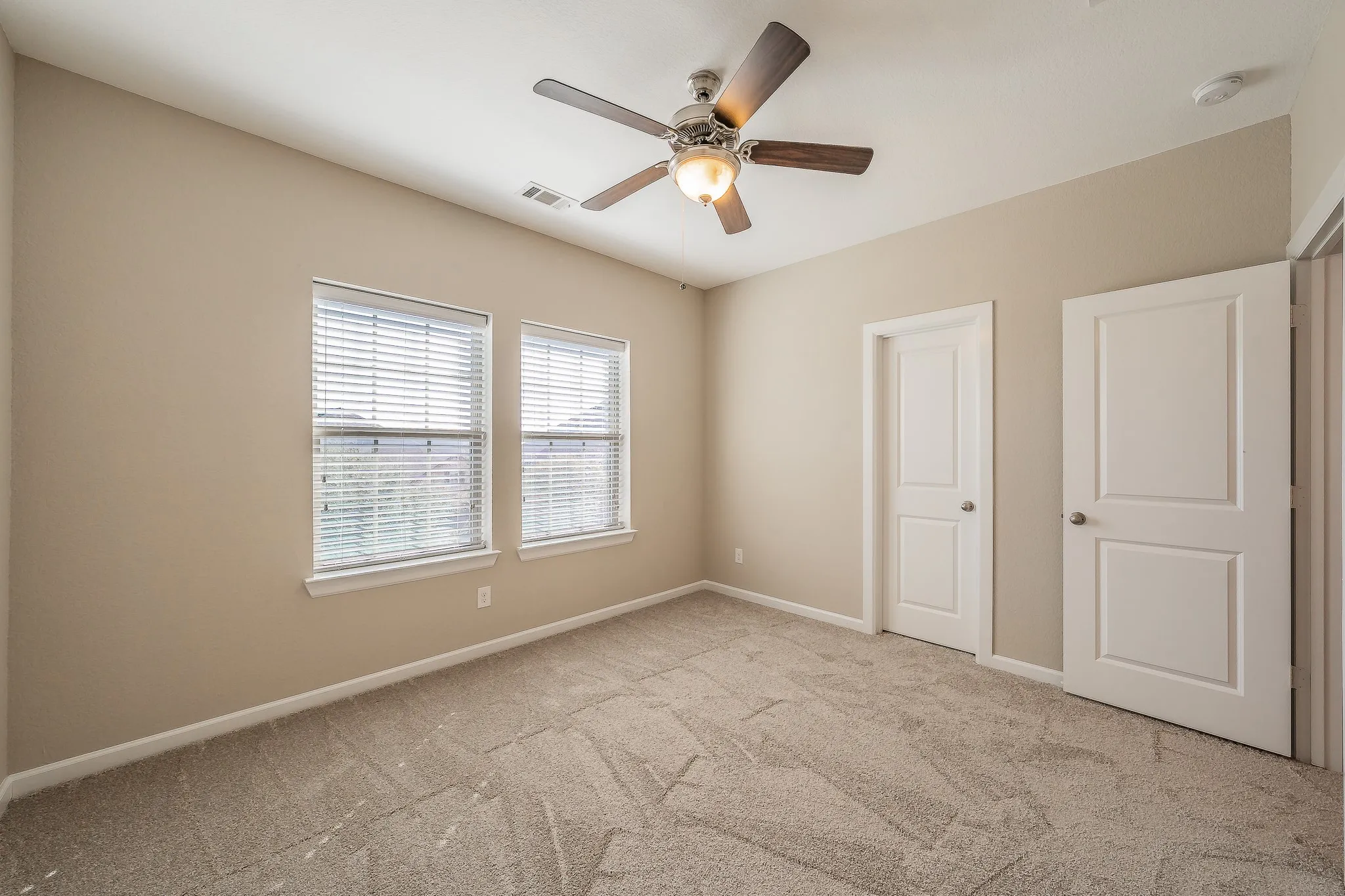 Single Family Residence For Sale in Johnson County , 1102 Rendon Place, Mansfield, Texas 76063, 4 Bedroom, 3 Bathroom, 3 Garage spaces, 3,127 Sqft, built in 2017, mls#21393048, Real Estate Agent in Mansfield, Homes For Sale in Johnson county, Homes For Sale in Mansfield, Realtor in Mansfield Texas, Real Estate Brokerage Independent Realty Texas, Luminita Cordes Realtor