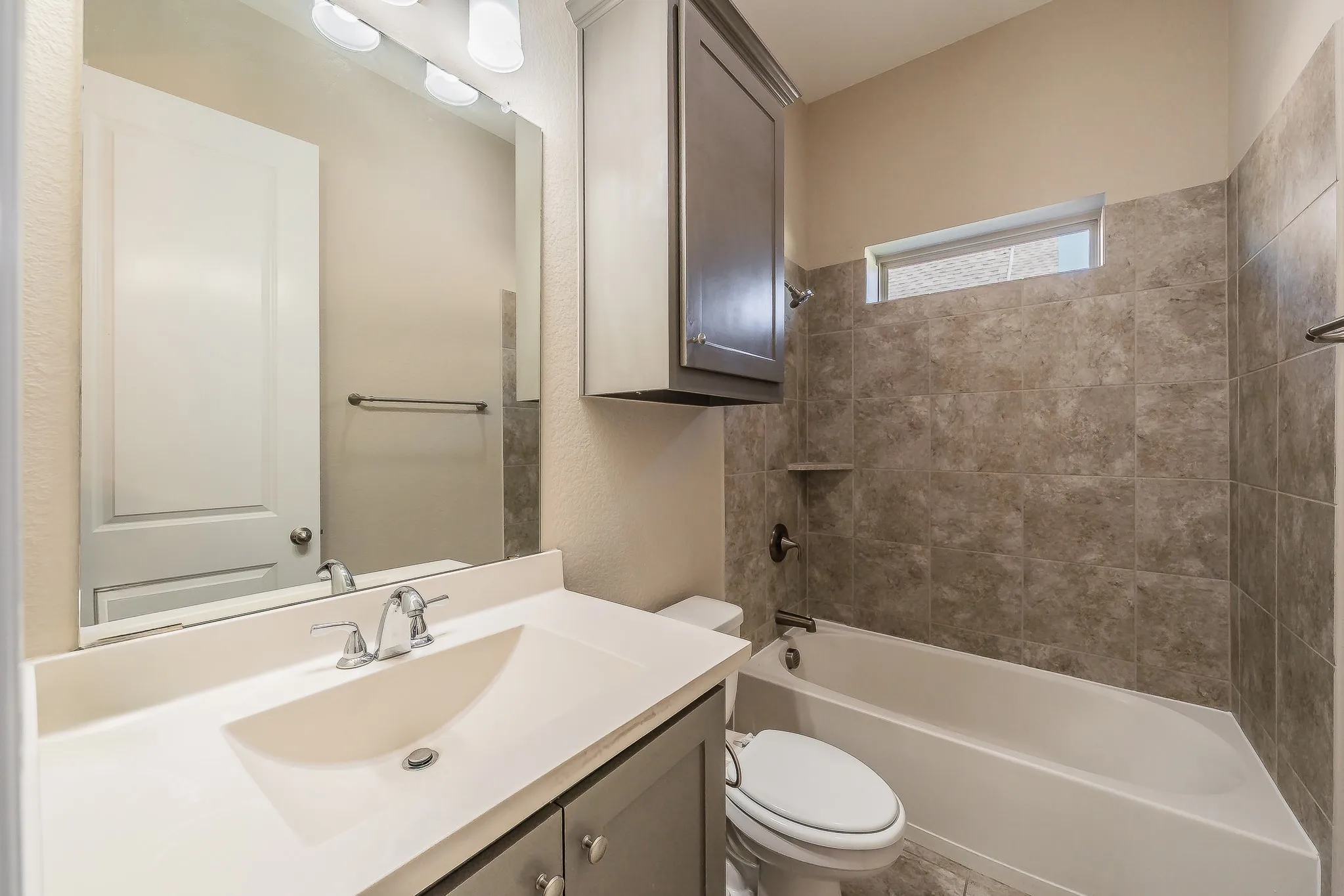 Single Family Residence For Sale in Johnson County , 1102 Rendon Place, Mansfield, Texas 76063, 4 Bedroom, 3 Bathroom, 3 Garage spaces, 3,127 Sqft, built in 2017, mls#21393048, Real Estate Agent in Mansfield, Homes For Sale in Johnson county, Homes For Sale in Mansfield, Realtor in Mansfield Texas, Real Estate Brokerage Independent Realty Texas, Luminita Cordes Realtor