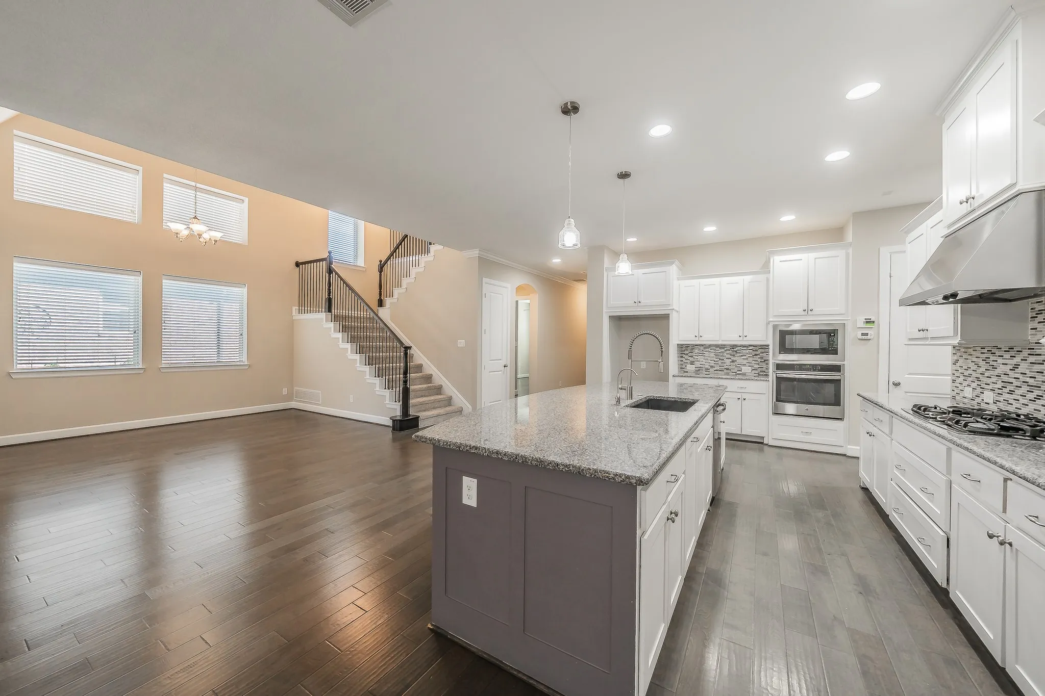 Single Family Residence For Sale in Johnson County , 1102 Rendon Place, Mansfield, Texas 76063, 4 Bedroom, 3 Bathroom, 3 Garage spaces, 3,127 Sqft, built in 2017, mls#21393048, Real Estate Agent in Mansfield, Homes For Sale in Johnson county, Homes For Sale in Mansfield, Realtor in Mansfield Texas, Real Estate Brokerage Independent Realty Texas, Luminita Cordes Realtor