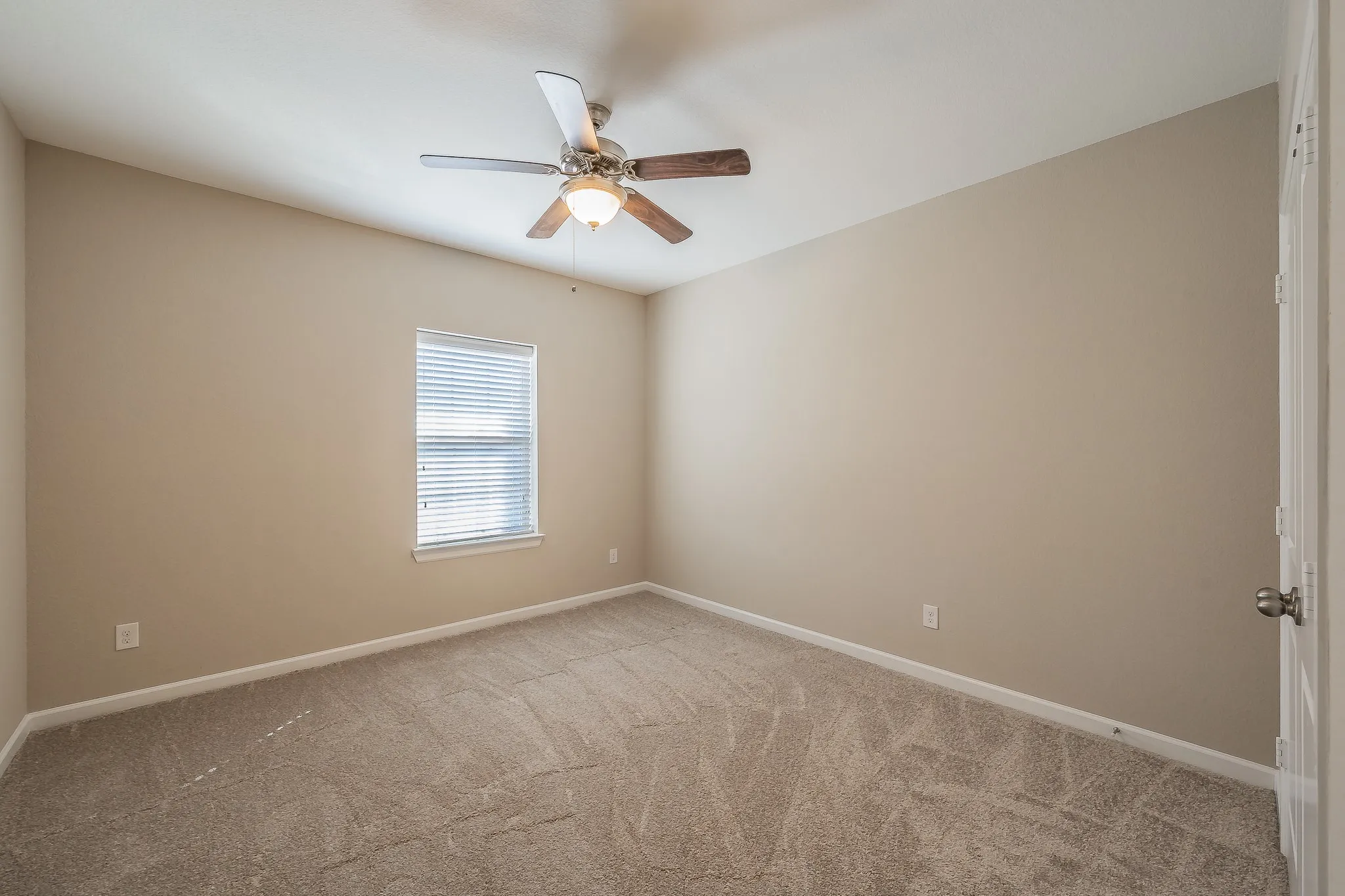 Single Family Residence For Sale in Johnson County , 1102 Rendon Place, Mansfield, Texas 76063, 4 Bedroom, 3 Bathroom, 3 Garage spaces, 3,127 Sqft, built in 2017, mls#21393048, Real Estate Agent in Mansfield, Homes For Sale in Johnson county, Homes For Sale in Mansfield, Realtor in Mansfield Texas, Real Estate Brokerage Independent Realty Texas, Luminita Cordes Realtor