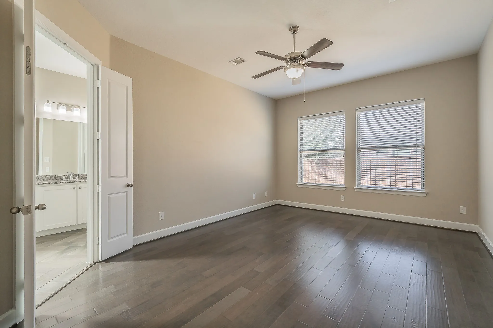 Single Family Residence For Sale in Johnson County , 1102 Rendon Place, Mansfield, Texas 76063, 4 Bedroom, 3 Bathroom, 3 Garage spaces, 3,127 Sqft, built in 2017, mls#21393048, Real Estate Agent in Mansfield, Homes For Sale in Johnson county, Homes For Sale in Mansfield, Realtor in Mansfield Texas, Real Estate Brokerage Independent Realty Texas, Luminita Cordes Realtor