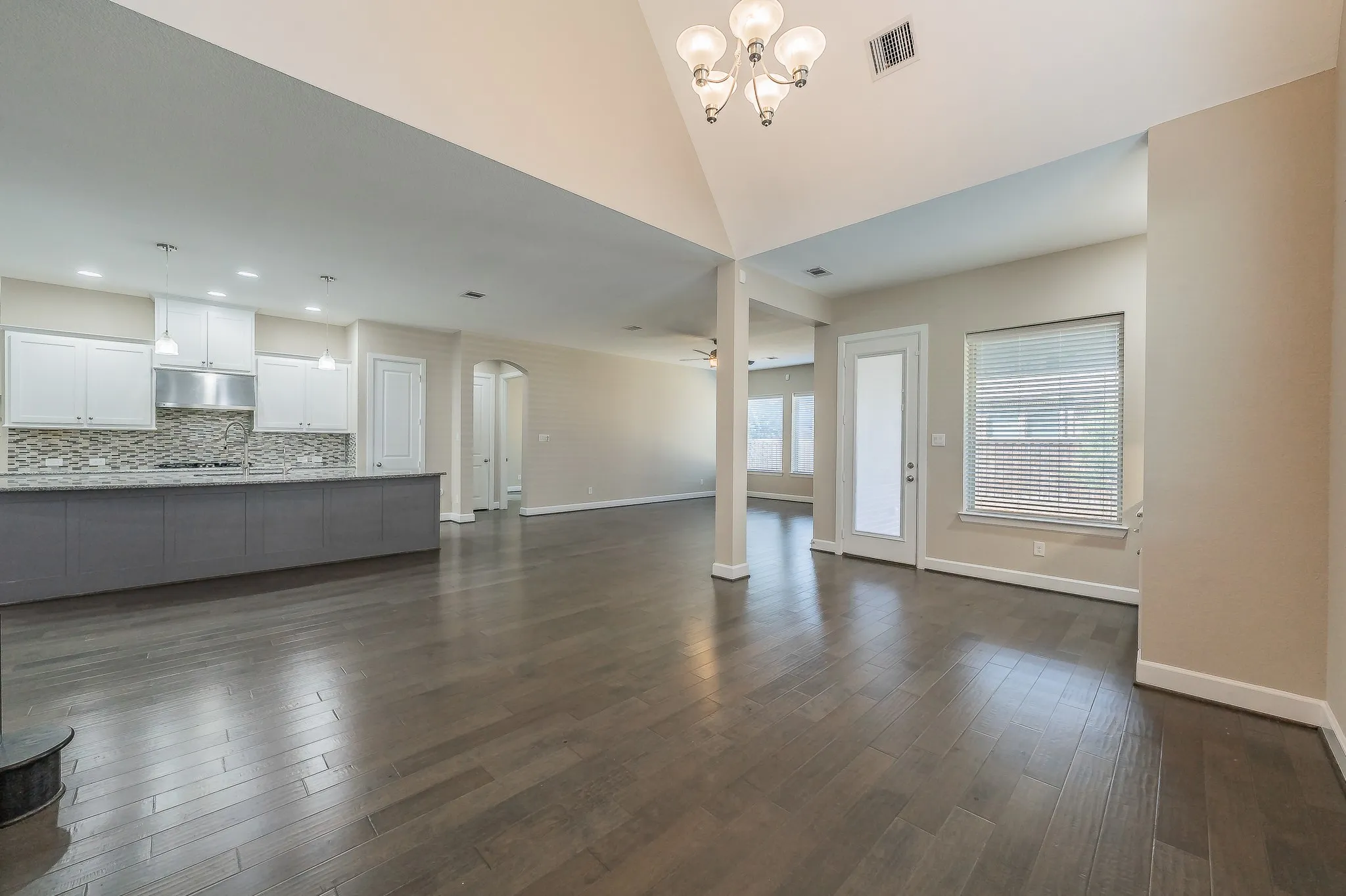 Single Family Residence For Sale in Johnson County , 1102 Rendon Place, Mansfield, Texas 76063, 4 Bedroom, 3 Bathroom, 3 Garage spaces, 3,127 Sqft, built in 2017, mls#21393048, Real Estate Agent in Mansfield, Homes For Sale in Johnson county, Homes For Sale in Mansfield, Realtor in Mansfield Texas, Real Estate Brokerage Independent Realty Texas, Luminita Cordes Realtor