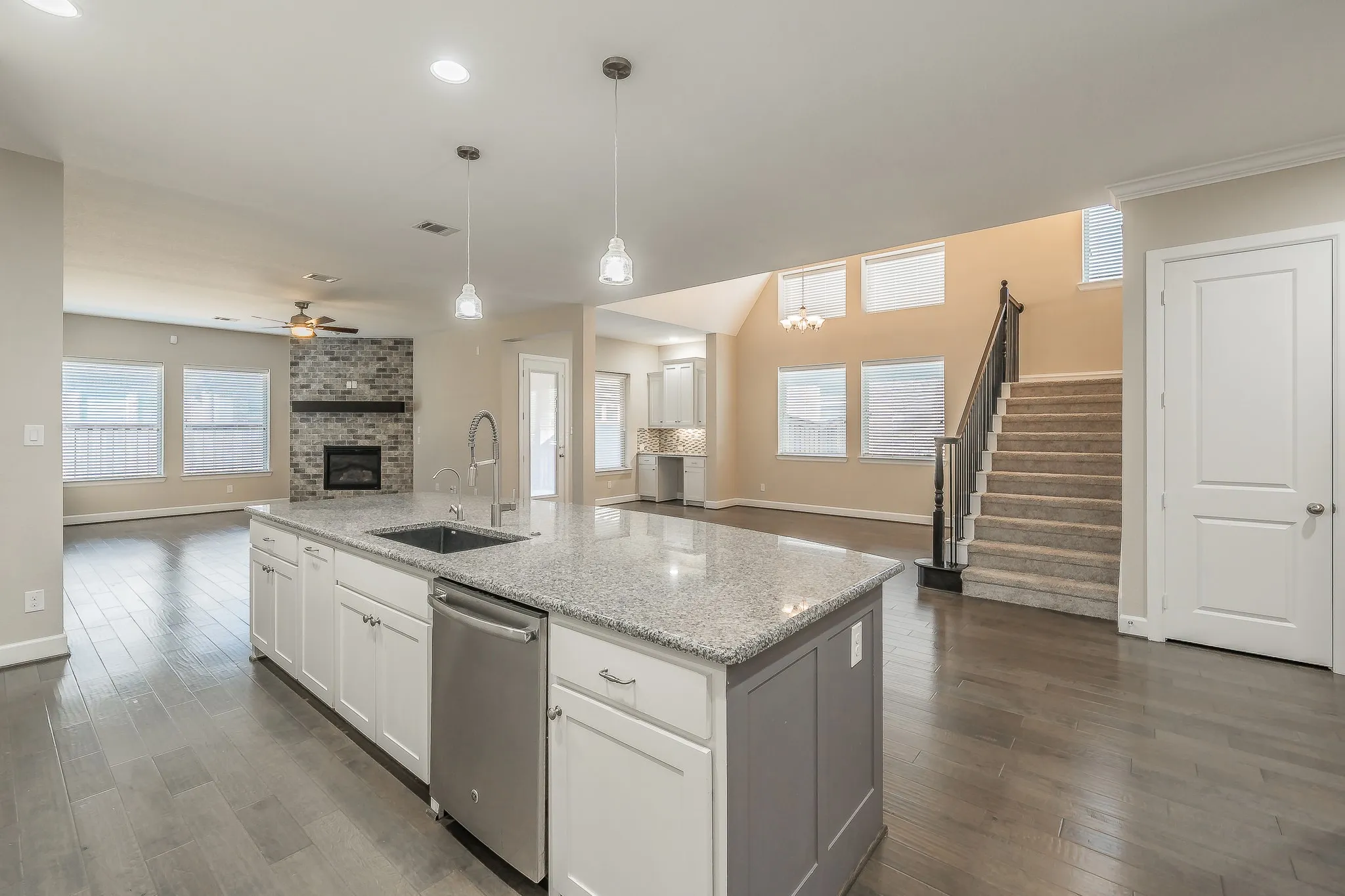 Single Family Residence For Sale in Johnson County , 1102 Rendon Place, Mansfield, Texas 76063, 4 Bedroom, 3 Bathroom, 3 Garage spaces, 3,127 Sqft, built in 2017, mls#21393048, Real Estate Agent in Mansfield, Homes For Sale in Johnson county, Homes For Sale in Mansfield, Realtor in Mansfield Texas, Real Estate Brokerage Independent Realty Texas, Luminita Cordes Realtor