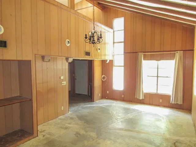 Single Family Residence For Sale in Bosque County , 413 S Avenue G, Clifton, Texas 76634, 5 Bedroom, 3 Bathroom, Garage spaces, 3,587 Sqft, built in 1950, mls#21393036, Real Estate Agent in Clifton, Homes For Sale in Bosque county, Homes For Sale in Clifton, Realtor in Clifton Texas, Real Estate Brokerage Independent Realty Texas, Luminita Cordes Realtor