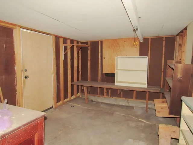 Single Family Residence For Sale in Bosque County , 413 S Avenue G, Clifton, Texas 76634, 5 Bedroom, 3 Bathroom, Garage spaces, 3,587 Sqft, built in 1950, mls#21393036, Real Estate Agent in Clifton, Homes For Sale in Bosque county, Homes For Sale in Clifton, Realtor in Clifton Texas, Real Estate Brokerage Independent Realty Texas, Luminita Cordes Realtor