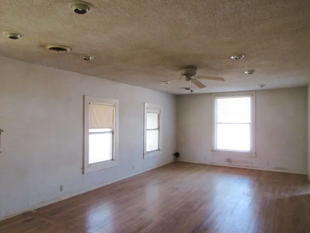 Single Family Residence For Sale in Bosque County , 413 S Avenue G, Clifton, Texas 76634, 5 Bedroom, 3 Bathroom, Garage spaces, 3,587 Sqft, built in 1950, mls#21393036, Real Estate Agent in Clifton, Homes For Sale in Bosque county, Homes For Sale in Clifton, Realtor in Clifton Texas, Real Estate Brokerage Independent Realty Texas, Luminita Cordes Realtor