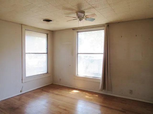 Single Family Residence For Sale in Bosque County , 413 S Avenue G, Clifton, Texas 76634, 5 Bedroom, 3 Bathroom, Garage spaces, 3,587 Sqft, built in 1950, mls#21393036, Real Estate Agent in Clifton, Homes For Sale in Bosque county, Homes For Sale in Clifton, Realtor in Clifton Texas, Real Estate Brokerage Independent Realty Texas, Luminita Cordes Realtor