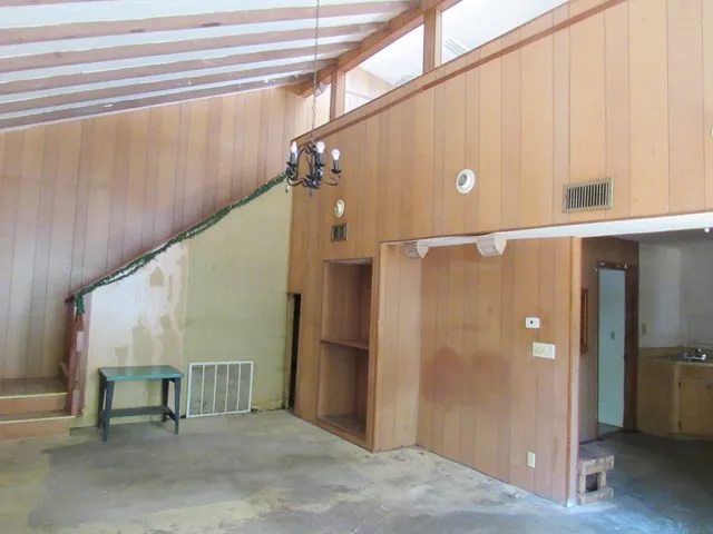 Single Family Residence For Sale in Bosque County , 413 S Avenue G, Clifton, Texas 76634, 5 Bedroom, 3 Bathroom, Garage spaces, 3,587 Sqft, built in 1950, mls#21393036, Real Estate Agent in Clifton, Homes For Sale in Bosque county, Homes For Sale in Clifton, Realtor in Clifton Texas, Real Estate Brokerage Independent Realty Texas, Luminita Cordes Realtor