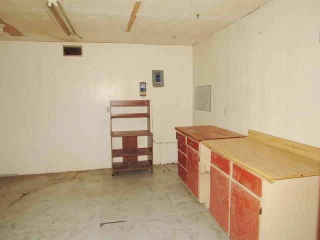 Single Family Residence For Sale in Bosque County , 413 S Avenue G, Clifton, Texas 76634, 5 Bedroom, 3 Bathroom, Garage spaces, 3,587 Sqft, built in 1950, mls#21393036, Real Estate Agent in Clifton, Homes For Sale in Bosque county, Homes For Sale in Clifton, Realtor in Clifton Texas, Real Estate Brokerage Independent Realty Texas, Luminita Cordes Realtor