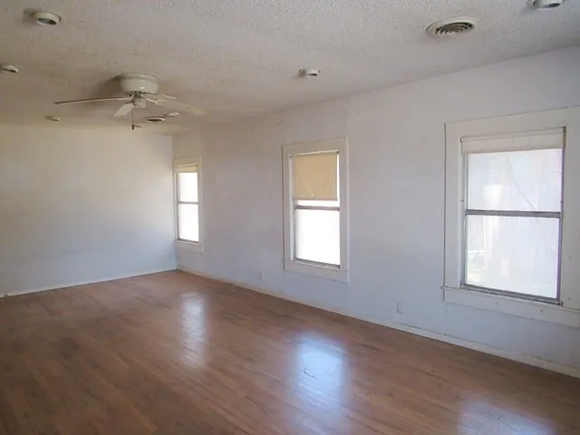 Single Family Residence For Sale in Bosque County , 413 S Avenue G, Clifton, Texas 76634, 5 Bedroom, 3 Bathroom, Garage spaces, 3,587 Sqft, built in 1950, mls#21393036, Real Estate Agent in Clifton, Homes For Sale in Bosque county, Homes For Sale in Clifton, Realtor in Clifton Texas, Real Estate Brokerage Independent Realty Texas, Luminita Cordes Realtor