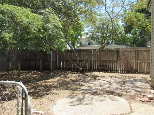 Single Family Residence For Sale in Bosque County , 413 S Avenue G, Clifton, Texas 76634, 5 Bedroom, 3 Bathroom, Garage spaces, 3,587 Sqft, built in 1950, mls#21393036, Real Estate Agent in Clifton, Homes For Sale in Bosque county, Homes For Sale in Clifton, Realtor in Clifton Texas, Real Estate Brokerage Independent Realty Texas, Luminita Cordes Realtor