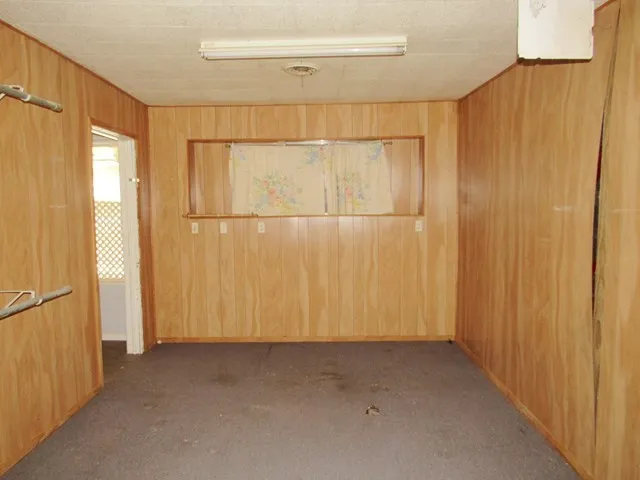 Single Family Residence For Sale in Bosque County , 413 S Avenue G, Clifton, Texas 76634, 5 Bedroom, 3 Bathroom, Garage spaces, 3,587 Sqft, built in 1950, mls#21393036, Real Estate Agent in Clifton, Homes For Sale in Bosque county, Homes For Sale in Clifton, Realtor in Clifton Texas, Real Estate Brokerage Independent Realty Texas, Luminita Cordes Realtor