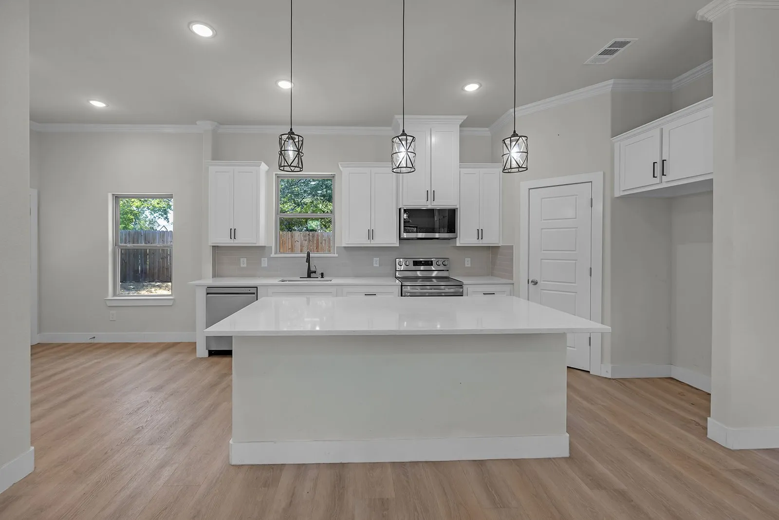 Single Family Residence For Rent in Hood County , 5511 Black Pine Circle, Granbury, Texas 76048, 3 Bedroom, 3 Bathroom, Garage spaces, 1,569 Sqft, built in 2024, mls#21393050, Real Estate Agent in Granbury, Homes For Rent in Hood county, Homes For Rent in Granbury, Realtor in Granbury Texas, Real Estate Brokerage Independent Realty Texas, Luminita Cordes Realtor