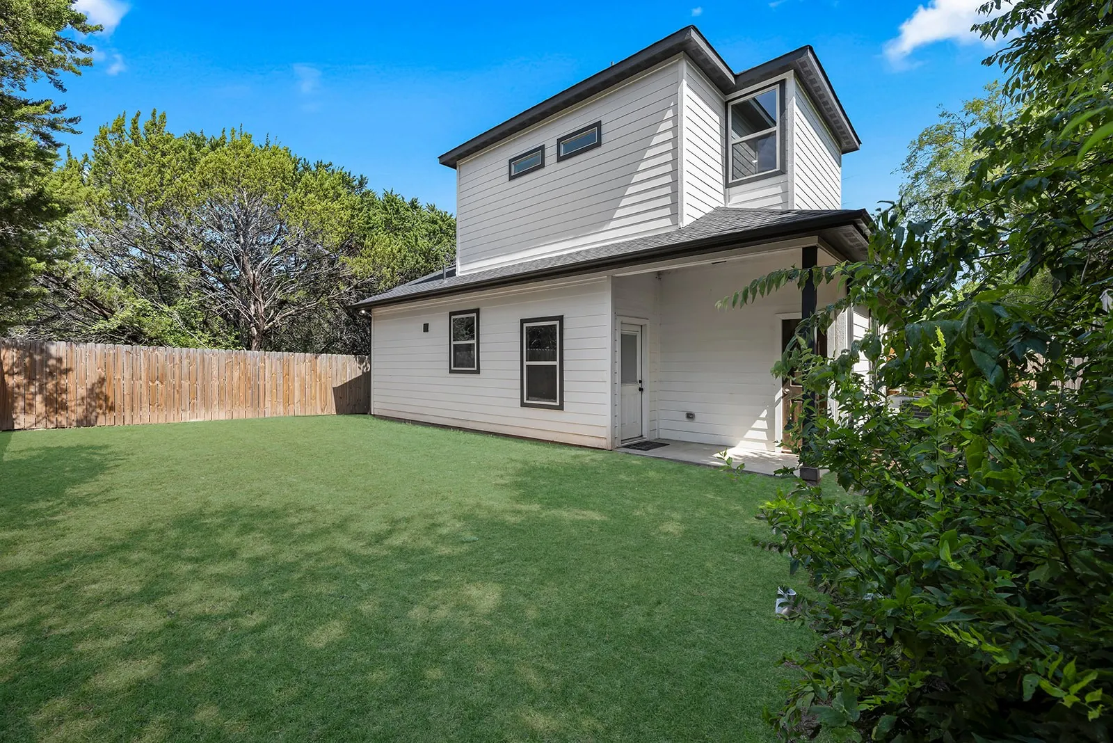Single Family Residence For Rent in Hood County , 5511 Black Pine Circle, Granbury, Texas 76048, 3 Bedroom, 3 Bathroom, Garage spaces, 1,569 Sqft, built in 2024, mls#21393050, Real Estate Agent in Granbury, Homes For Rent in Hood county, Homes For Rent in Granbury, Realtor in Granbury Texas, Real Estate Brokerage Independent Realty Texas, Luminita Cordes Realtor
