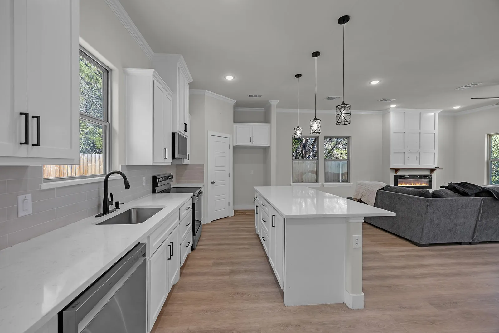 Single Family Residence For Rent in Hood County , 5511 Black Pine Circle, Granbury, Texas 76048, 3 Bedroom, 3 Bathroom, Garage spaces, 1,569 Sqft, built in 2024, mls#21393050, Real Estate Agent in Granbury, Homes For Rent in Hood county, Homes For Rent in Granbury, Realtor in Granbury Texas, Real Estate Brokerage Independent Realty Texas, Luminita Cordes Realtor