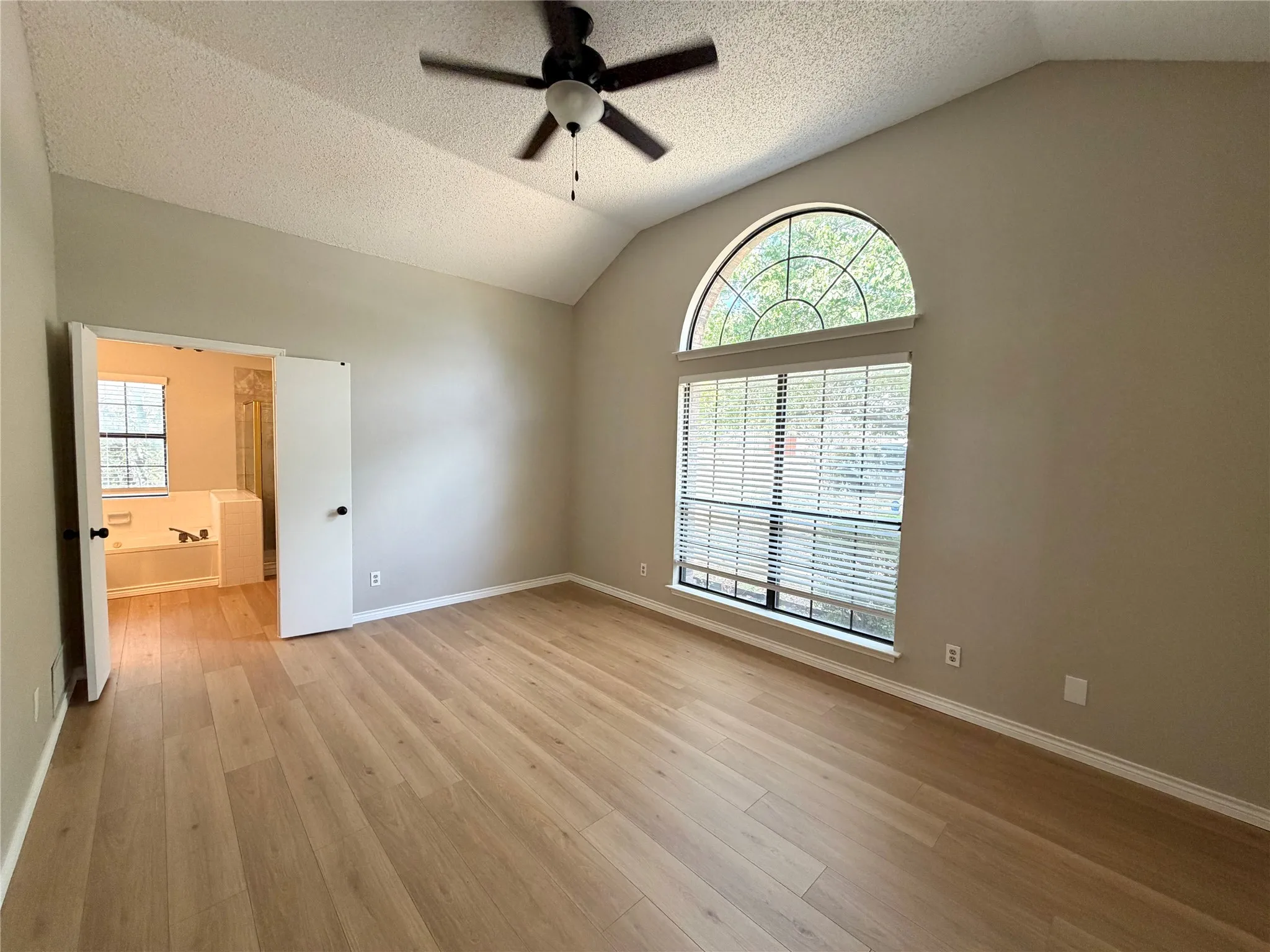 Single Family Residence For Rent in Dallas County , 825 Weaver Street, Cedar Hill, Texas 75104, 3 Bedroom, 2 Bathroom, 2 Garage spaces, 1,387 Sqft, built in 1988, mls#21392726, Real Estate Agent in Cedar Hill, Homes For Rent in Dallas county, Homes For Rent in Cedar Hill, Realtor in Cedar Hill Texas, Real Estate Brokerage Independent Realty Texas, Luminita Cordes Realtor