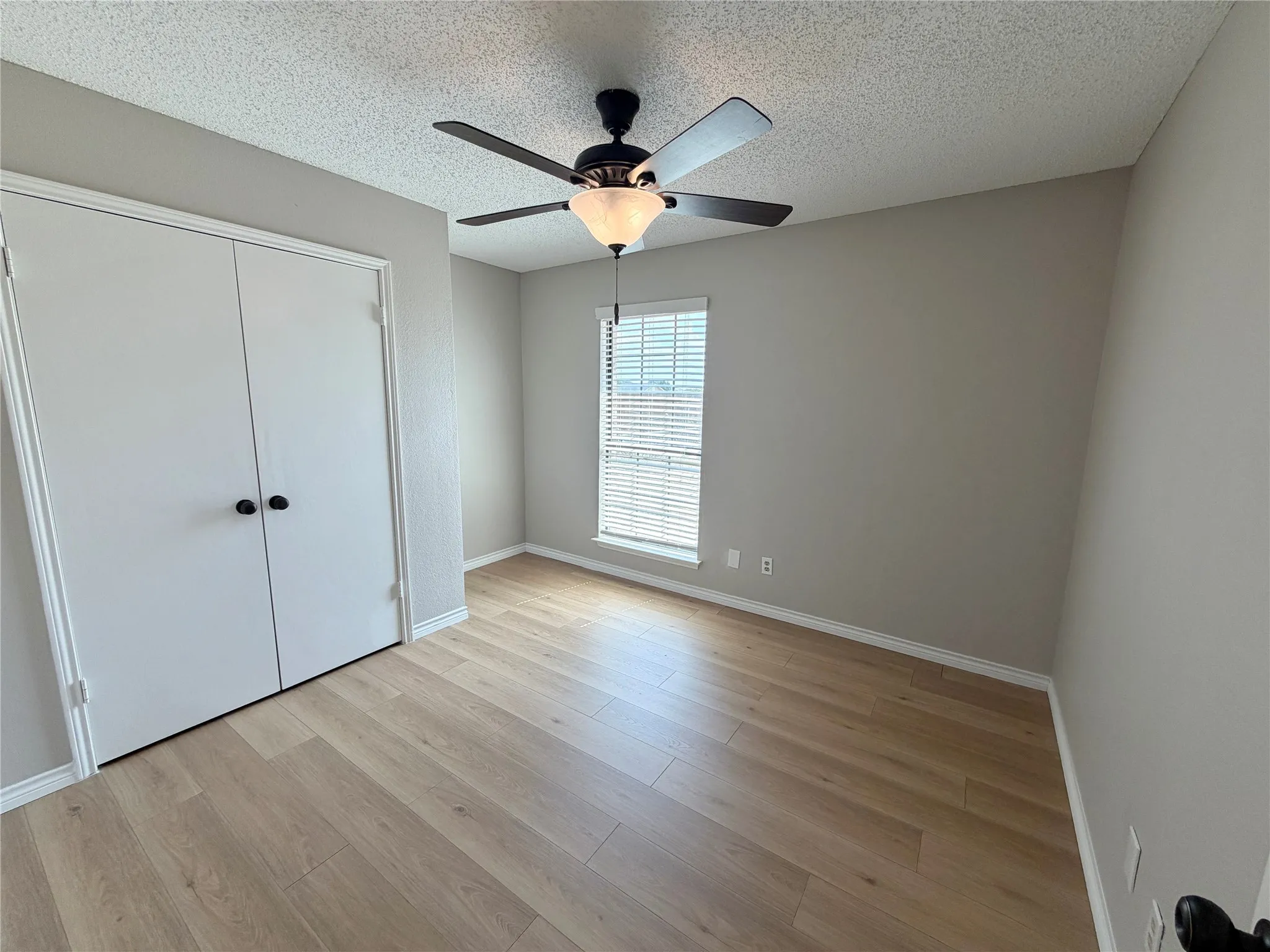 Single Family Residence For Rent in Dallas County , 825 Weaver Street, Cedar Hill, Texas 75104, 3 Bedroom, 2 Bathroom, 2 Garage spaces, 1,387 Sqft, built in 1988, mls#21392726, Real Estate Agent in Cedar Hill, Homes For Rent in Dallas county, Homes For Rent in Cedar Hill, Realtor in Cedar Hill Texas, Real Estate Brokerage Independent Realty Texas, Luminita Cordes Realtor