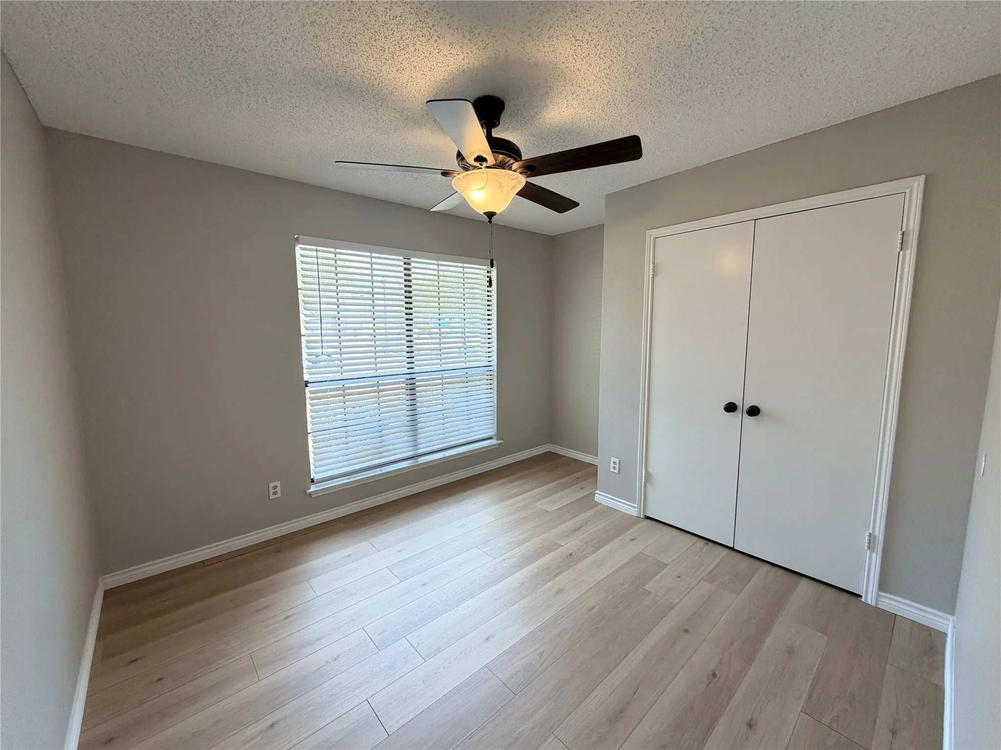 Single Family Residence For Rent in Dallas County , 825 Weaver Street, Cedar Hill, Texas 75104, 3 Bedroom, 2 Bathroom, 2 Garage spaces, 1,387 Sqft, built in 1988, mls#21392726, Real Estate Agent in Cedar Hill, Homes For Rent in Dallas county, Homes For Rent in Cedar Hill, Realtor in Cedar Hill Texas, Real Estate Brokerage Independent Realty Texas, Luminita Cordes Realtor