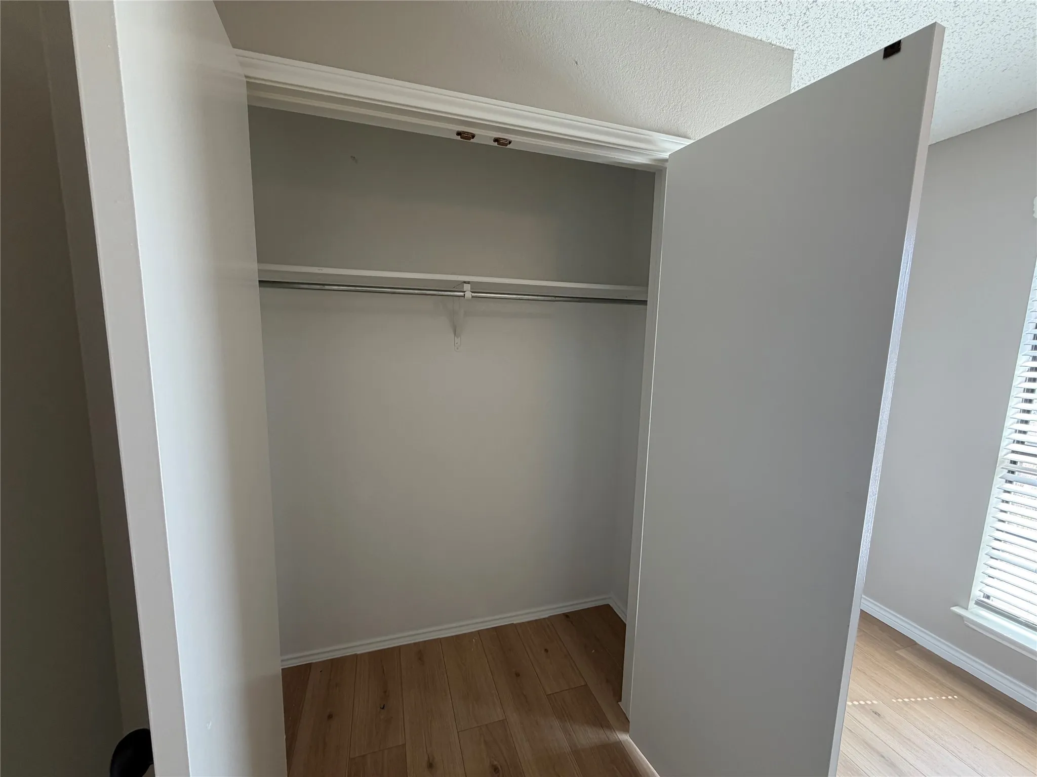 Single Family Residence For Rent in Dallas County , 825 Weaver Street, Cedar Hill, Texas 75104, 3 Bedroom, 2 Bathroom, 2 Garage spaces, 1,387 Sqft, built in 1988, mls#21392726, Real Estate Agent in Cedar Hill, Homes For Rent in Dallas county, Homes For Rent in Cedar Hill, Realtor in Cedar Hill Texas, Real Estate Brokerage Independent Realty Texas, Luminita Cordes Realtor