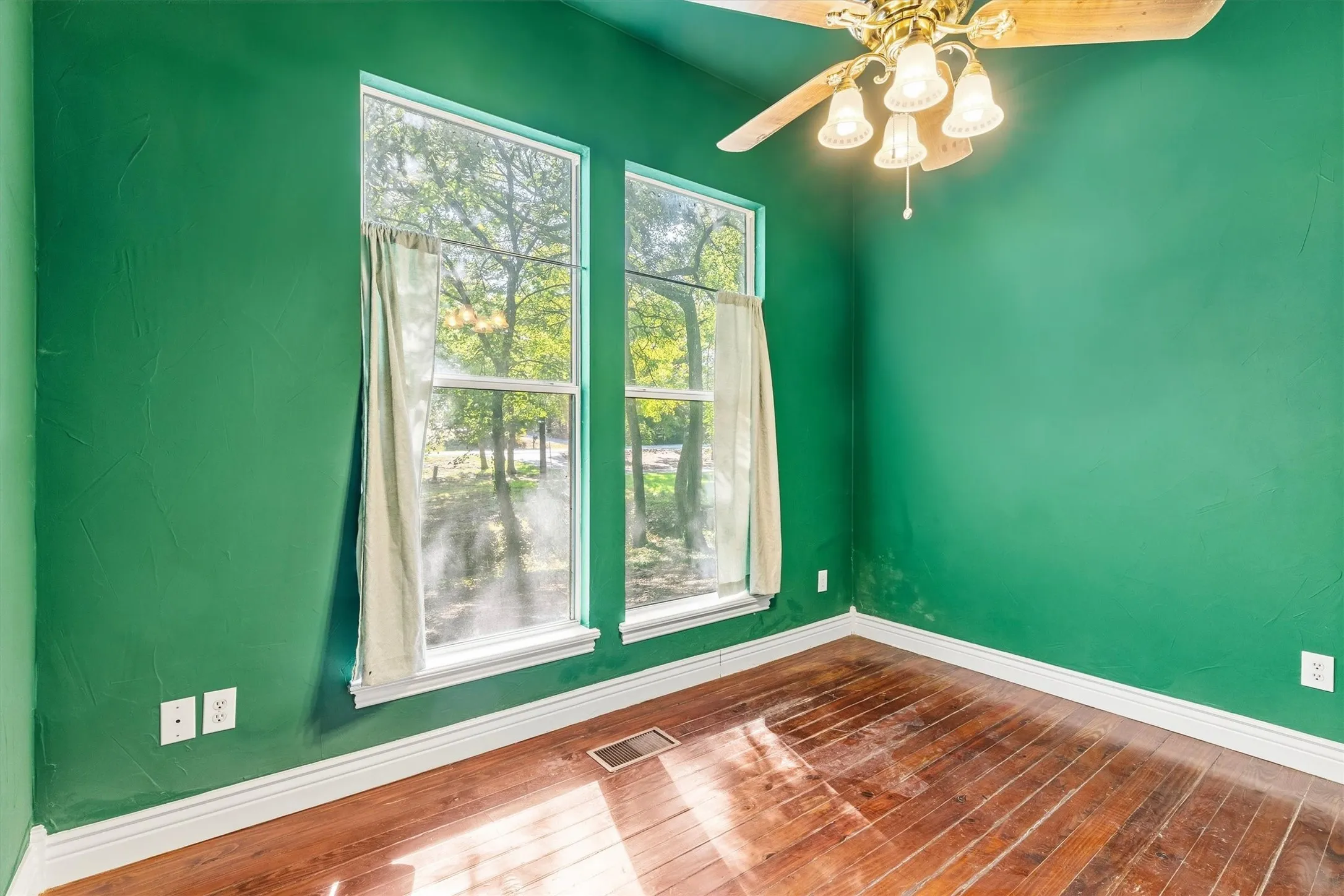 Single Family Residence For Sale in Collin County , 7808 County Road 542, Nevada, Texas 75173, 2 Bedroom, 2 Bathroom, 2 Garage spaces, 1,517 Sqft, built in 2005, mls#21389667, Real Estate Agent in Nevada, Homes For Sale in Collin county, Homes For Sale in Nevada, Realtor in Nevada Texas, Real Estate Brokerage Independent Realty Texas, Luminita Cordes Realtor