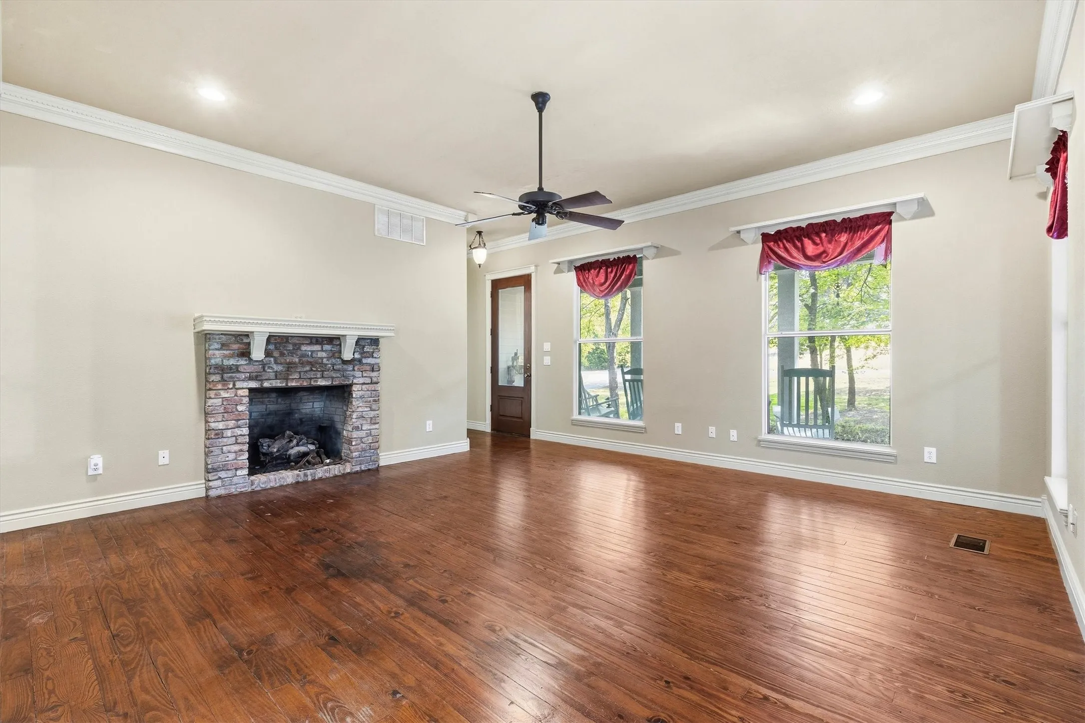 Single Family Residence For Sale in Collin County , 7808 County Road 542, Nevada, Texas 75173, 2 Bedroom, 2 Bathroom, 2 Garage spaces, 1,517 Sqft, built in 2005, mls#21389667, Real Estate Agent in Nevada, Homes For Sale in Collin county, Homes For Sale in Nevada, Realtor in Nevada Texas, Real Estate Brokerage Independent Realty Texas, Luminita Cordes Realtor