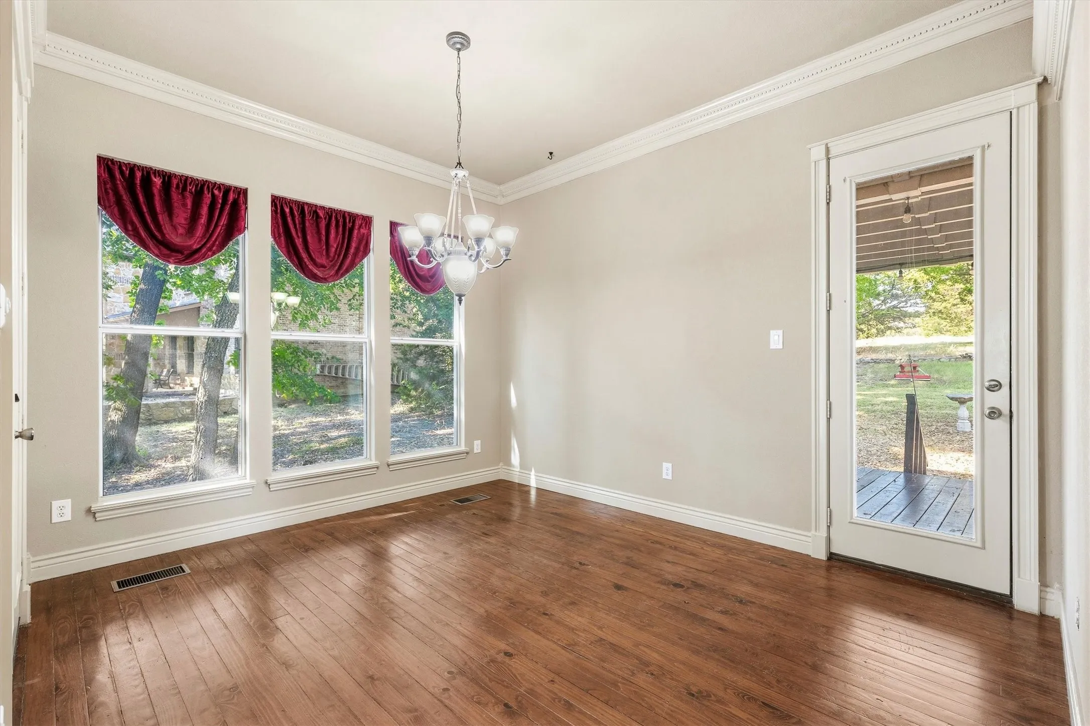Single Family Residence For Sale in Collin County , 7808 County Road 542, Nevada, Texas 75173, 2 Bedroom, 2 Bathroom, 2 Garage spaces, 1,517 Sqft, built in 2005, mls#21389667, Real Estate Agent in Nevada, Homes For Sale in Collin county, Homes For Sale in Nevada, Realtor in Nevada Texas, Real Estate Brokerage Independent Realty Texas, Luminita Cordes Realtor