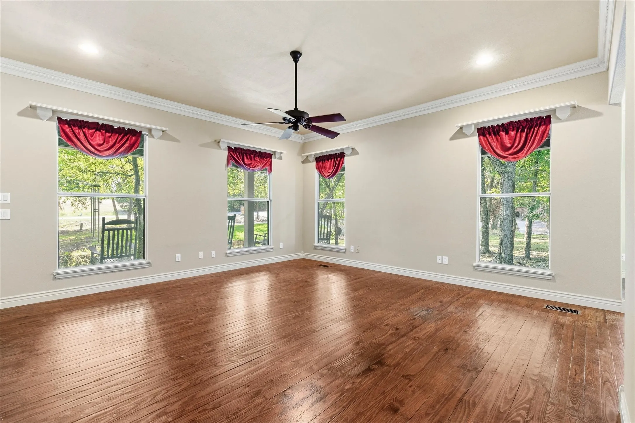 Single Family Residence For Sale in Collin County , 7808 County Road 542, Nevada, Texas 75173, 2 Bedroom, 2 Bathroom, 2 Garage spaces, 1,517 Sqft, built in 2005, mls#21389667, Real Estate Agent in Nevada, Homes For Sale in Collin county, Homes For Sale in Nevada, Realtor in Nevada Texas, Real Estate Brokerage Independent Realty Texas, Luminita Cordes Realtor