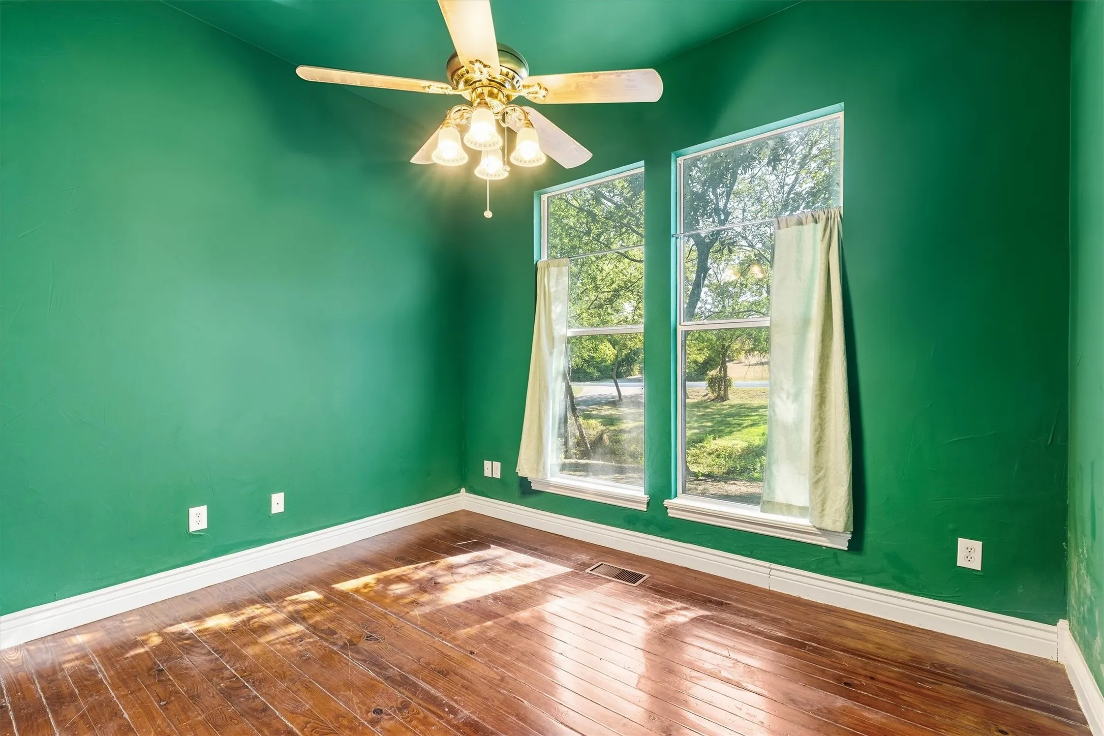 Single Family Residence For Sale in Collin County , 7808 County Road 542, Nevada, Texas 75173, 2 Bedroom, 2 Bathroom, 2 Garage spaces, 1,517 Sqft, built in 2005, mls#21389667, Real Estate Agent in Nevada, Homes For Sale in Collin county, Homes For Sale in Nevada, Realtor in Nevada Texas, Real Estate Brokerage Independent Realty Texas, Luminita Cordes Realtor