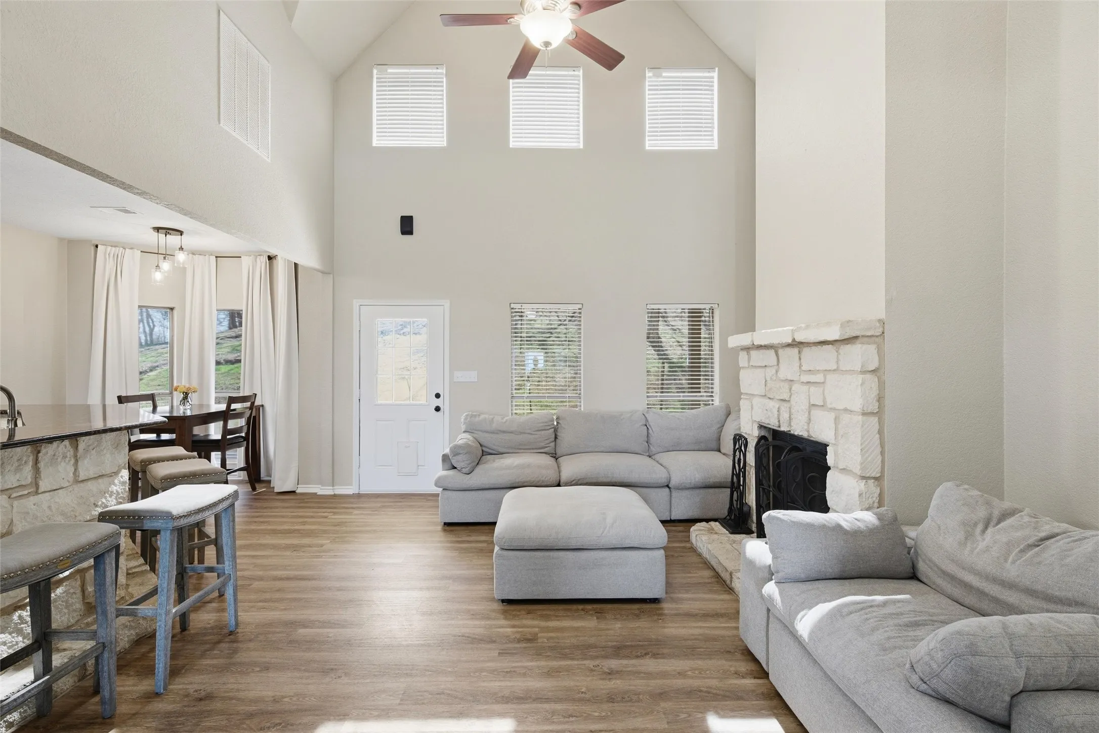 Single Family Residence For Sale in Mc Lennan County , 606 Harding Lane, Moody, Texas 76557, 3 Bedroom, 3 Bathroom, Garage spaces, 2,112 Sqft, built in 2002, mls#21392081, Real Estate Agent in Moody, Homes For Sale in Mc Lennan county, Homes For Sale in Moody, Realtor in Moody Texas, Real Estate Brokerage Independent Realty Texas, Luminita Cordes Realtor