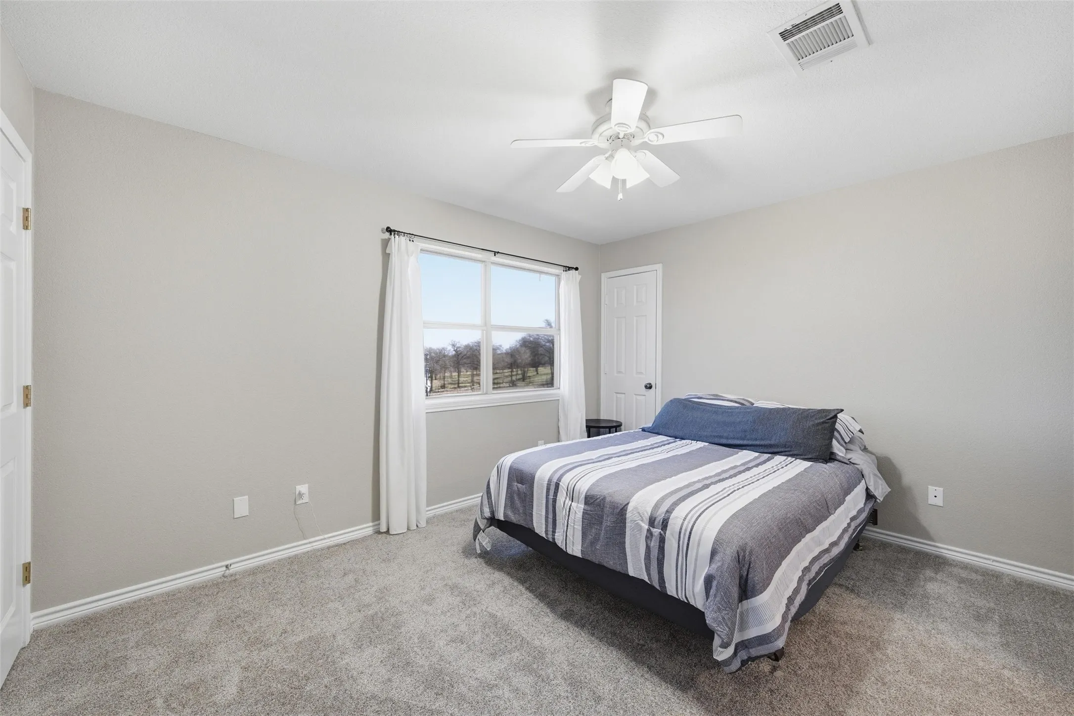 Single Family Residence For Sale in Mc Lennan County , 606 Harding Lane, Moody, Texas 76557, 3 Bedroom, 3 Bathroom, Garage spaces, 2,112 Sqft, built in 2002, mls#21392081, Real Estate Agent in Moody, Homes For Sale in Mc Lennan county, Homes For Sale in Moody, Realtor in Moody Texas, Real Estate Brokerage Independent Realty Texas, Luminita Cordes Realtor