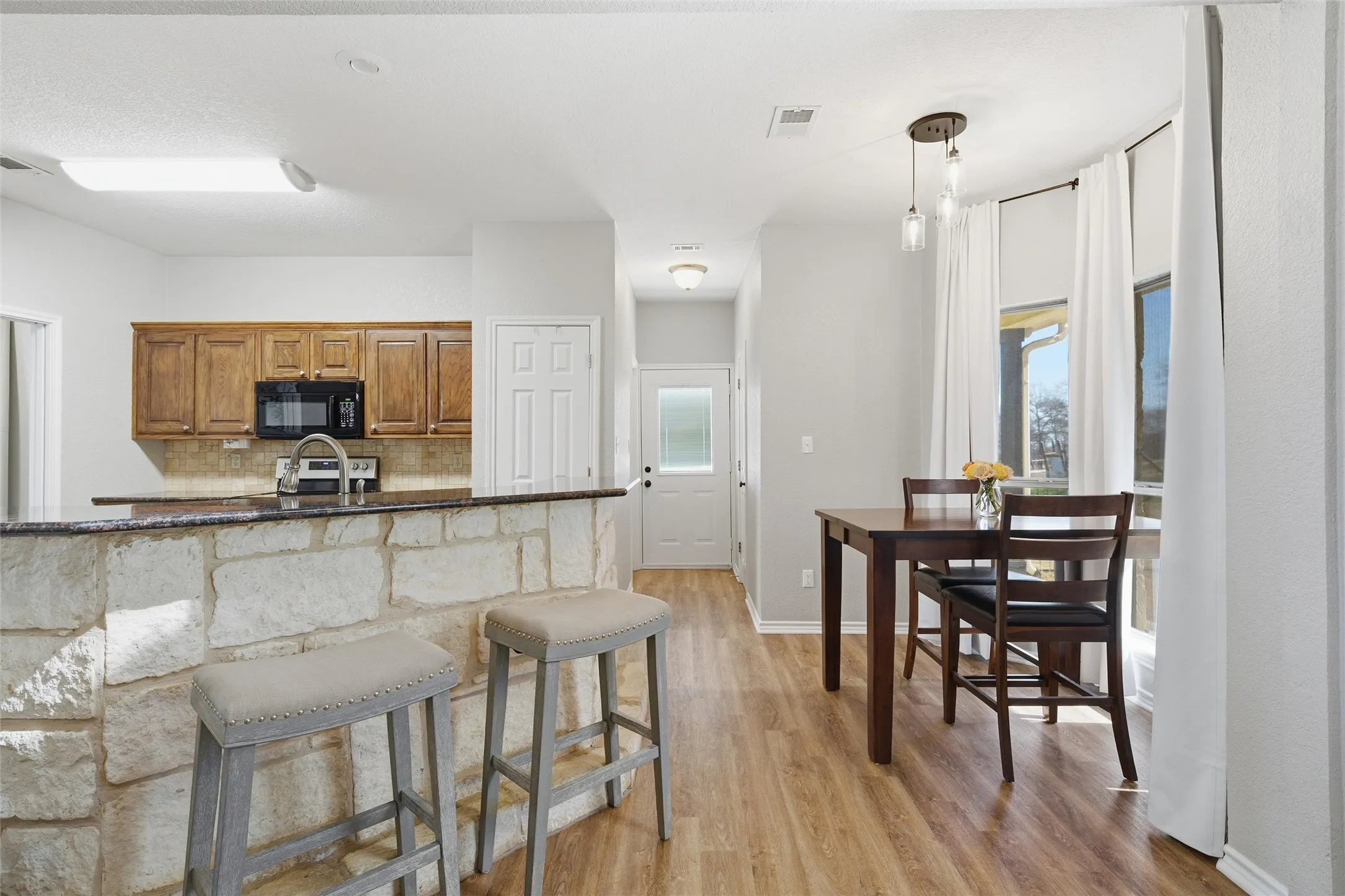 Single Family Residence For Sale in Mc Lennan County , 606 Harding Lane, Moody, Texas 76557, 3 Bedroom, 3 Bathroom, Garage spaces, 2,112 Sqft, built in 2002, mls#21392081, Real Estate Agent in Moody, Homes For Sale in Mc Lennan county, Homes For Sale in Moody, Realtor in Moody Texas, Real Estate Brokerage Independent Realty Texas, Luminita Cordes Realtor