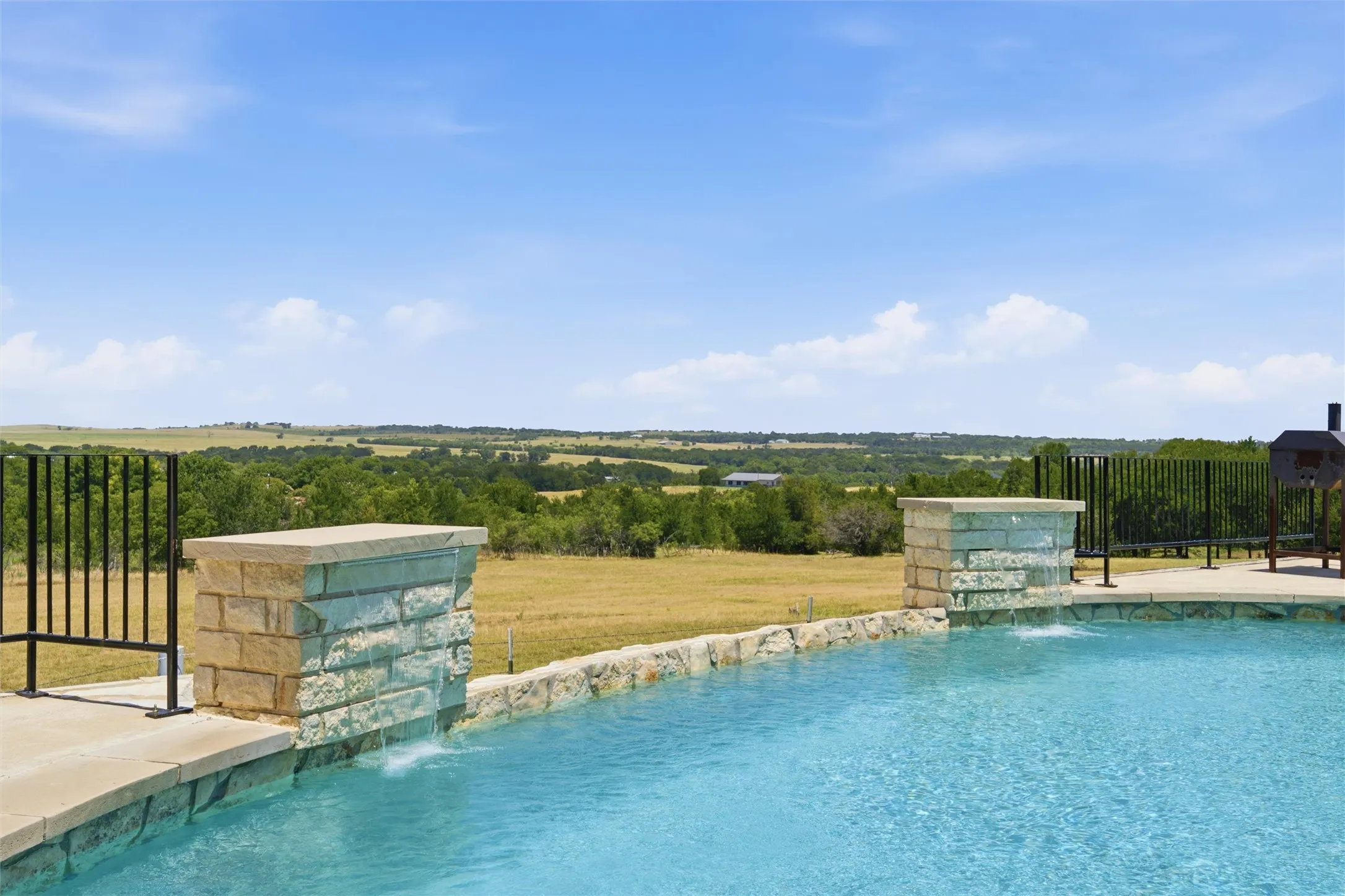 Single Family Residence For Sale in Mc Lennan County , 606 Harding Lane, Moody, Texas 76557, 3 Bedroom, 3 Bathroom, Garage spaces, 2,112 Sqft, built in 2002, mls#21392081, Real Estate Agent in Moody, Homes For Sale in Mc Lennan county, Homes For Sale in Moody, Realtor in Moody Texas, Real Estate Brokerage Independent Realty Texas, Luminita Cordes Realtor