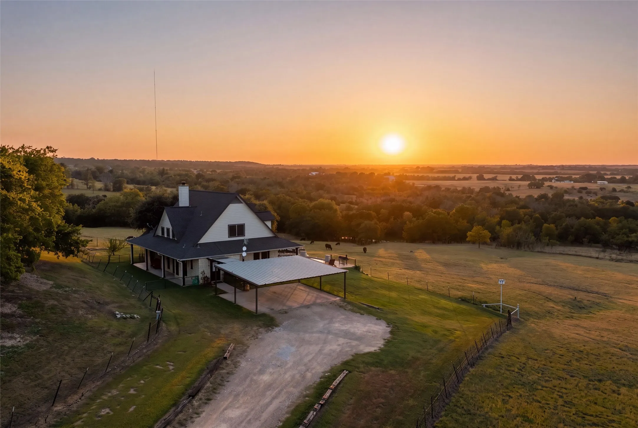 Single Family Residence For Sale in Mc Lennan County , 606 Harding Lane, Moody, Texas 76557, 3 Bedroom, 3 Bathroom, Garage spaces, 2,112 Sqft, built in 2002, mls#21392081, Real Estate Agent in Moody, Homes For Sale in Mc Lennan county, Homes For Sale in Moody, Realtor in Moody Texas, Real Estate Brokerage Independent Realty Texas, Luminita Cordes Realtor
