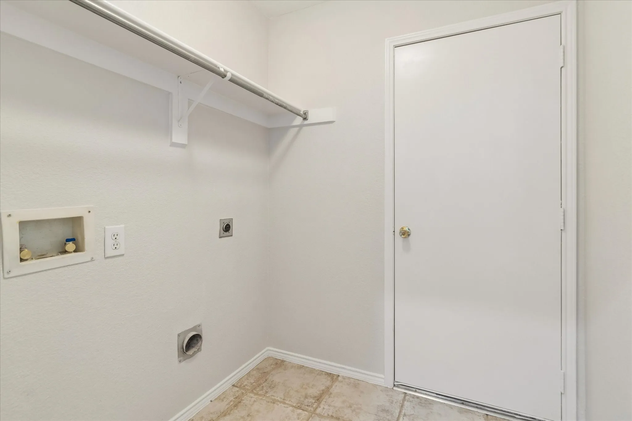Single Family Residence For Sale in Denton County , 1699 Garrison Drive, Frisco, Texas 75033, 4 Bedroom, 2 Bathroom, 2 Garage spaces, 1,986 Sqft, built in 2000, mls#21392901, Real Estate Agent in Frisco, Homes For Sale in Denton county, Homes For Sale in Frisco, Realtor in Frisco Texas, Real Estate Brokerage Independent Realty Texas, Luminita Cordes Realtor