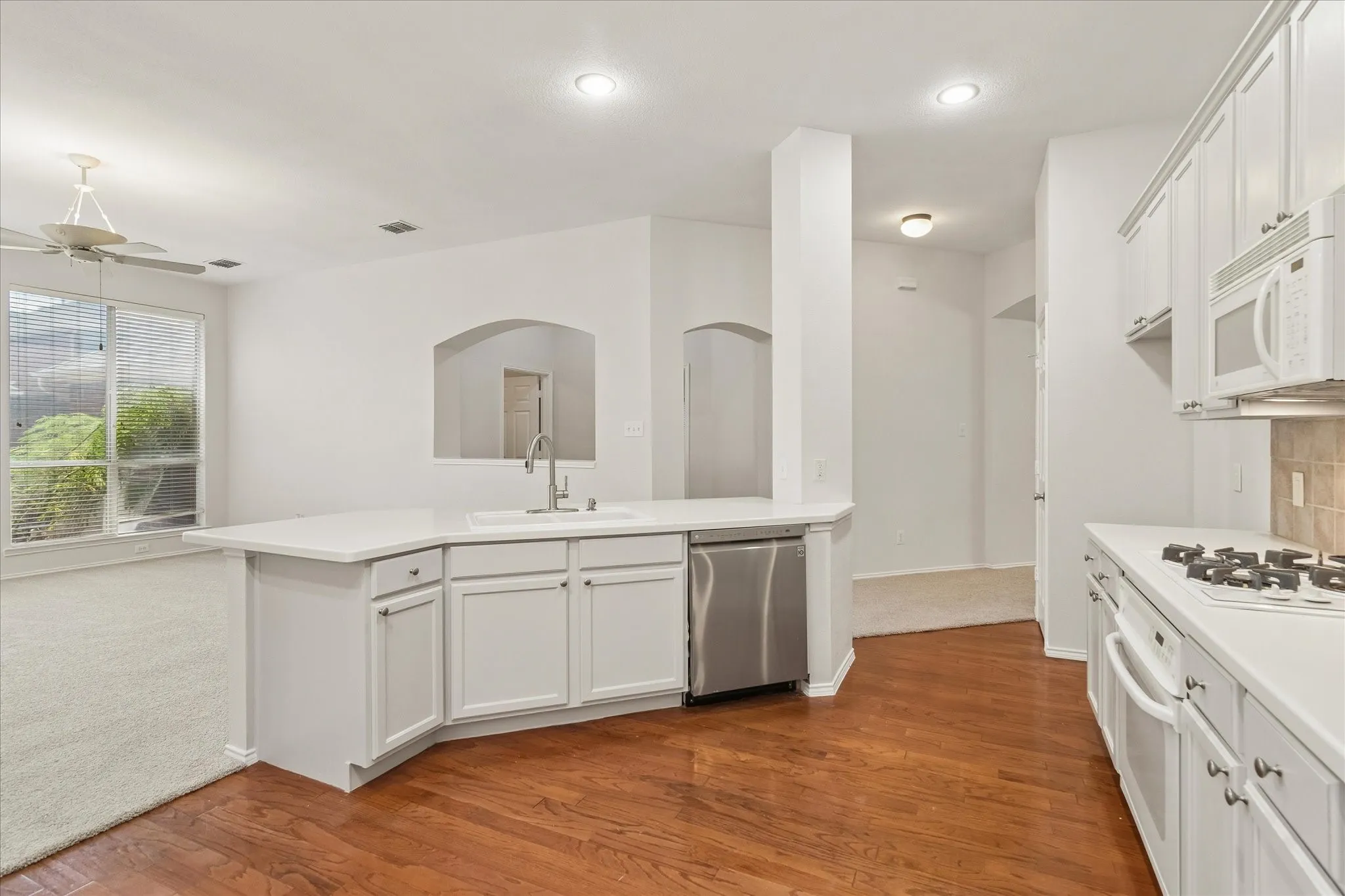 Single Family Residence For Sale in Denton County , 1699 Garrison Drive, Frisco, Texas 75033, 4 Bedroom, 2 Bathroom, 2 Garage spaces, 1,986 Sqft, built in 2000, mls#21392901, Real Estate Agent in Frisco, Homes For Sale in Denton county, Homes For Sale in Frisco, Realtor in Frisco Texas, Real Estate Brokerage Independent Realty Texas, Luminita Cordes Realtor
