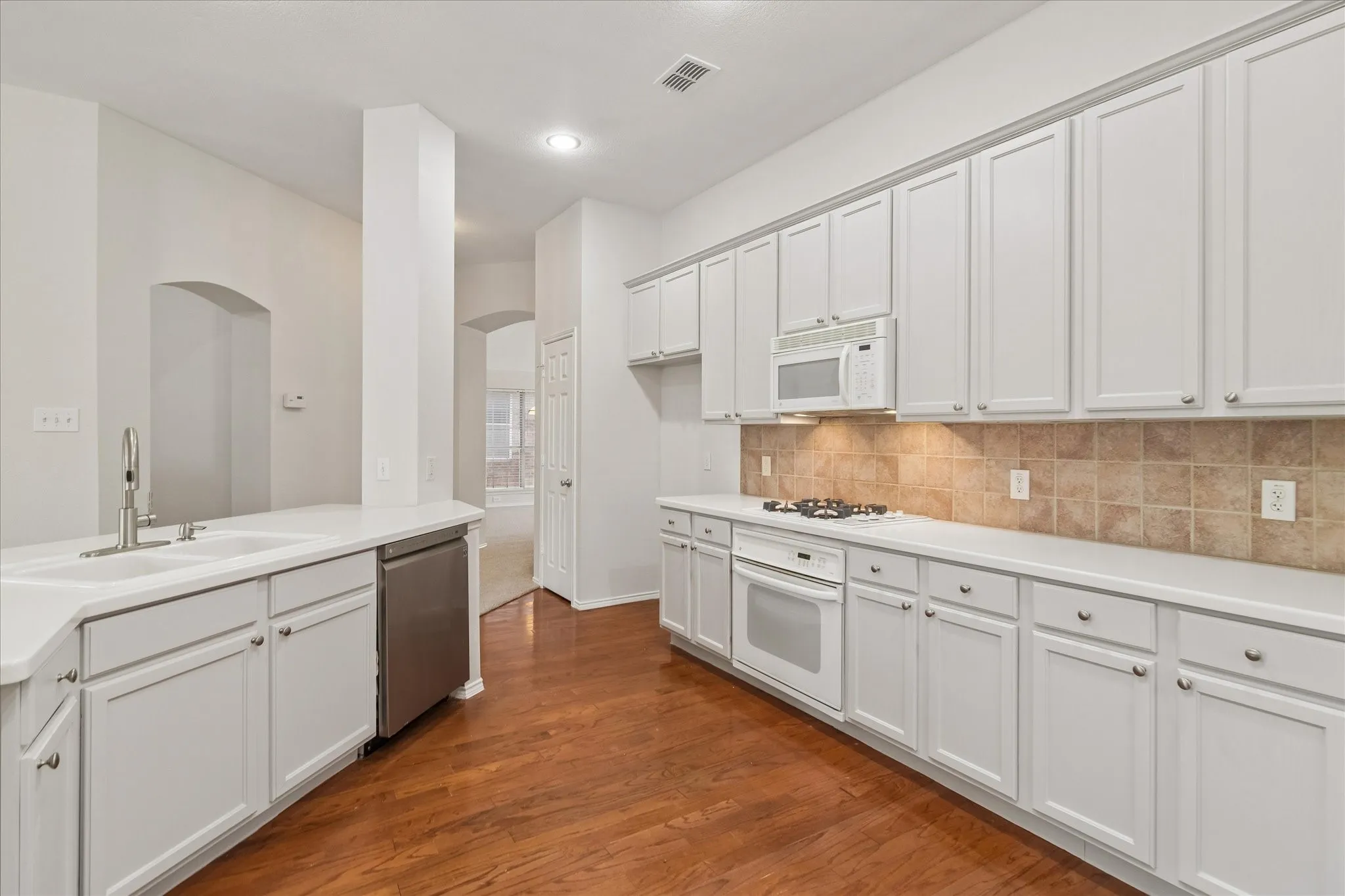 Single Family Residence For Sale in Denton County , 1699 Garrison Drive, Frisco, Texas 75033, 4 Bedroom, 2 Bathroom, 2 Garage spaces, 1,986 Sqft, built in 2000, mls#21392901, Real Estate Agent in Frisco, Homes For Sale in Denton county, Homes For Sale in Frisco, Realtor in Frisco Texas, Real Estate Brokerage Independent Realty Texas, Luminita Cordes Realtor
