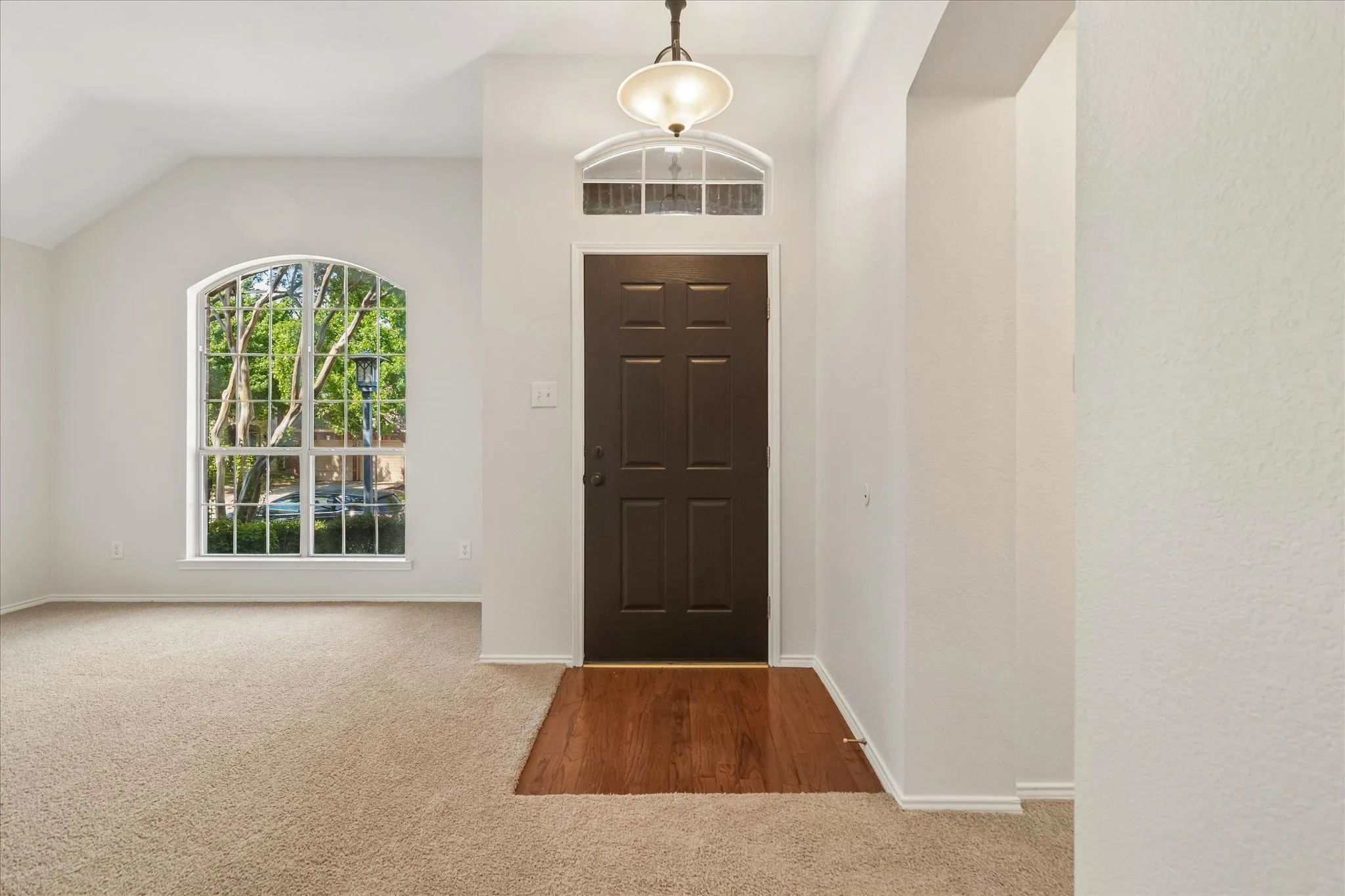 Single Family Residence For Sale in Denton County , 1699 Garrison Drive, Frisco, Texas 75033, 4 Bedroom, 2 Bathroom, 2 Garage spaces, 1,986 Sqft, built in 2000, mls#21392901, Real Estate Agent in Frisco, Homes For Sale in Denton county, Homes For Sale in Frisco, Realtor in Frisco Texas, Real Estate Brokerage Independent Realty Texas, Luminita Cordes Realtor