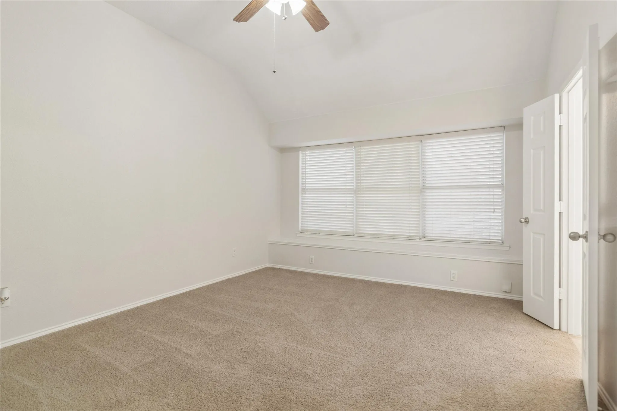 Single Family Residence For Sale in Denton County , 1699 Garrison Drive, Frisco, Texas 75033, 4 Bedroom, 2 Bathroom, 2 Garage spaces, 1,986 Sqft, built in 2000, mls#21392901, Real Estate Agent in Frisco, Homes For Sale in Denton county, Homes For Sale in Frisco, Realtor in Frisco Texas, Real Estate Brokerage Independent Realty Texas, Luminita Cordes Realtor