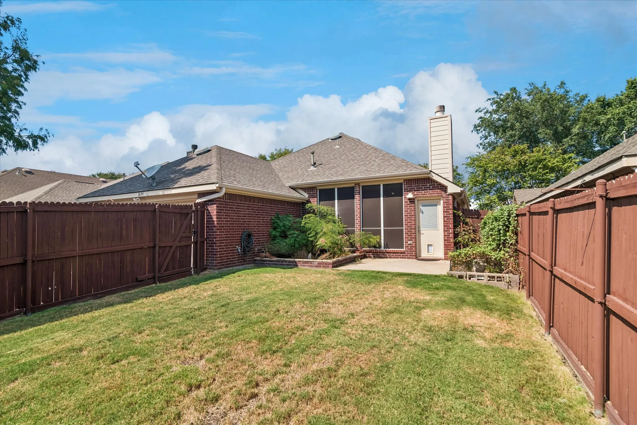 Single Family Residence For Sale in Denton County , 1699 Garrison Drive, Frisco, Texas 75033, 4 Bedroom, 2 Bathroom, 2 Garage spaces, 1,986 Sqft, built in 2000, mls#21392901, Real Estate Agent in Frisco, Homes For Sale in Denton county, Homes For Sale in Frisco, Realtor in Frisco Texas, Real Estate Brokerage Independent Realty Texas, Luminita Cordes Realtor