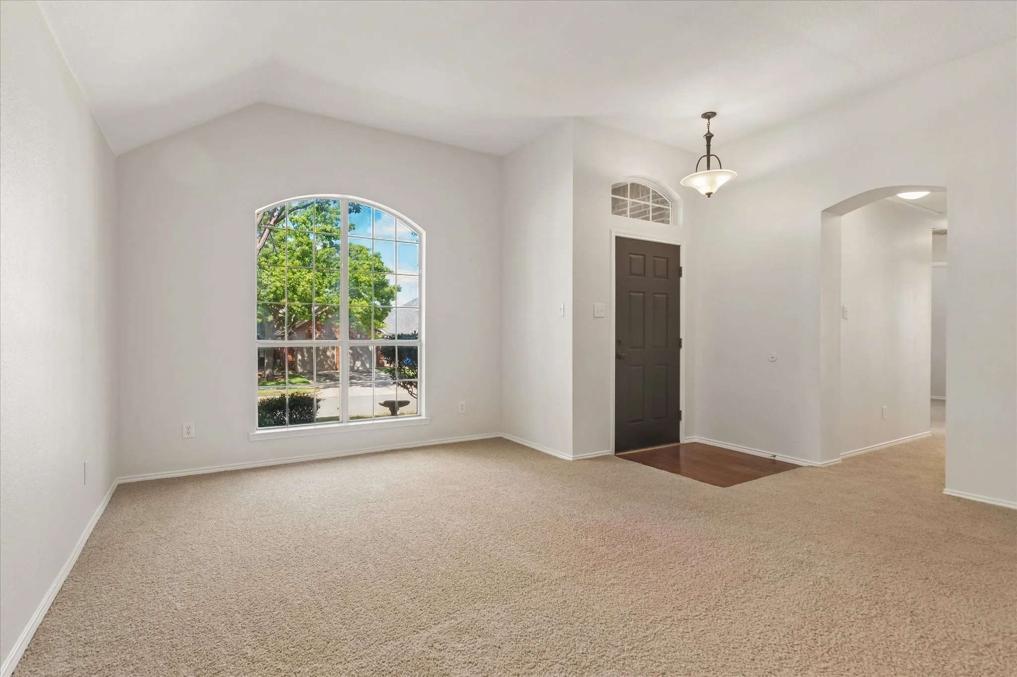 Single Family Residence For Sale in Denton County , 1699 Garrison Drive, Frisco, Texas 75033, 4 Bedroom, 2 Bathroom, 2 Garage spaces, 1,986 Sqft, built in 2000, mls#21392901, Real Estate Agent in Frisco, Homes For Sale in Denton county, Homes For Sale in Frisco, Realtor in Frisco Texas, Real Estate Brokerage Independent Realty Texas, Luminita Cordes Realtor