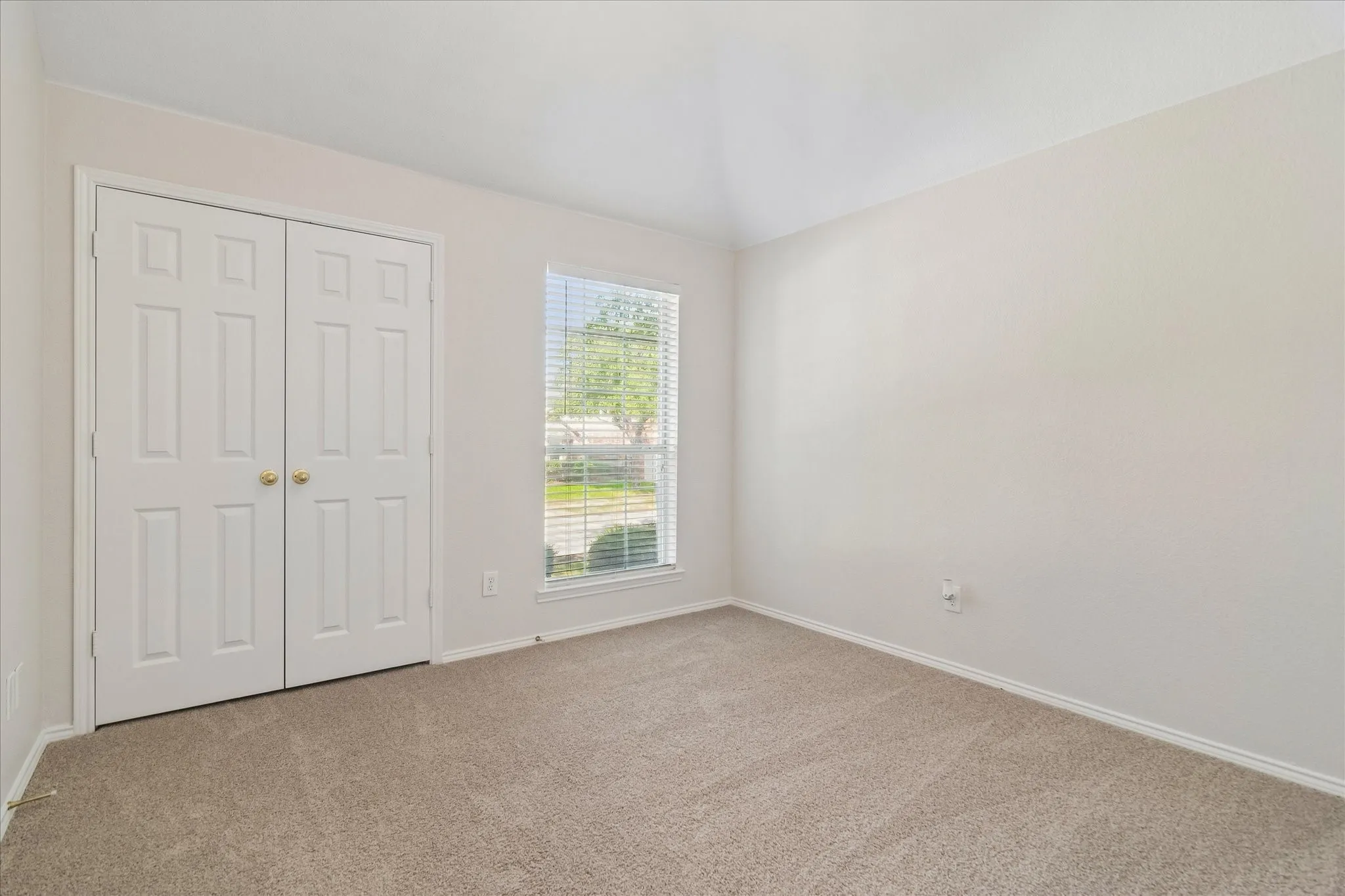 Single Family Residence For Sale in Denton County , 1699 Garrison Drive, Frisco, Texas 75033, 4 Bedroom, 2 Bathroom, 2 Garage spaces, 1,986 Sqft, built in 2000, mls#21392901, Real Estate Agent in Frisco, Homes For Sale in Denton county, Homes For Sale in Frisco, Realtor in Frisco Texas, Real Estate Brokerage Independent Realty Texas, Luminita Cordes Realtor