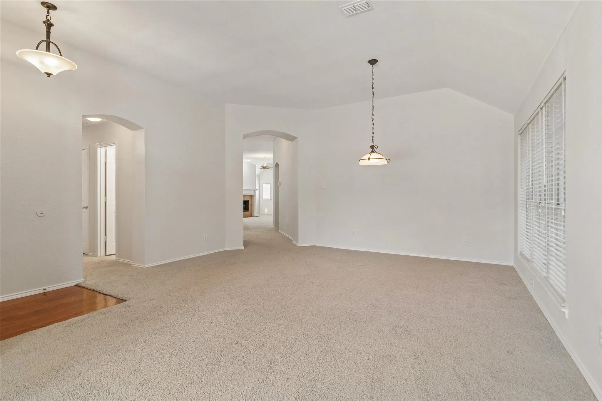 Single Family Residence For Sale in Denton County , 1699 Garrison Drive, Frisco, Texas 75033, 4 Bedroom, 2 Bathroom, 2 Garage spaces, 1,986 Sqft, built in 2000, mls#21392901, Real Estate Agent in Frisco, Homes For Sale in Denton county, Homes For Sale in Frisco, Realtor in Frisco Texas, Real Estate Brokerage Independent Realty Texas, Luminita Cordes Realtor