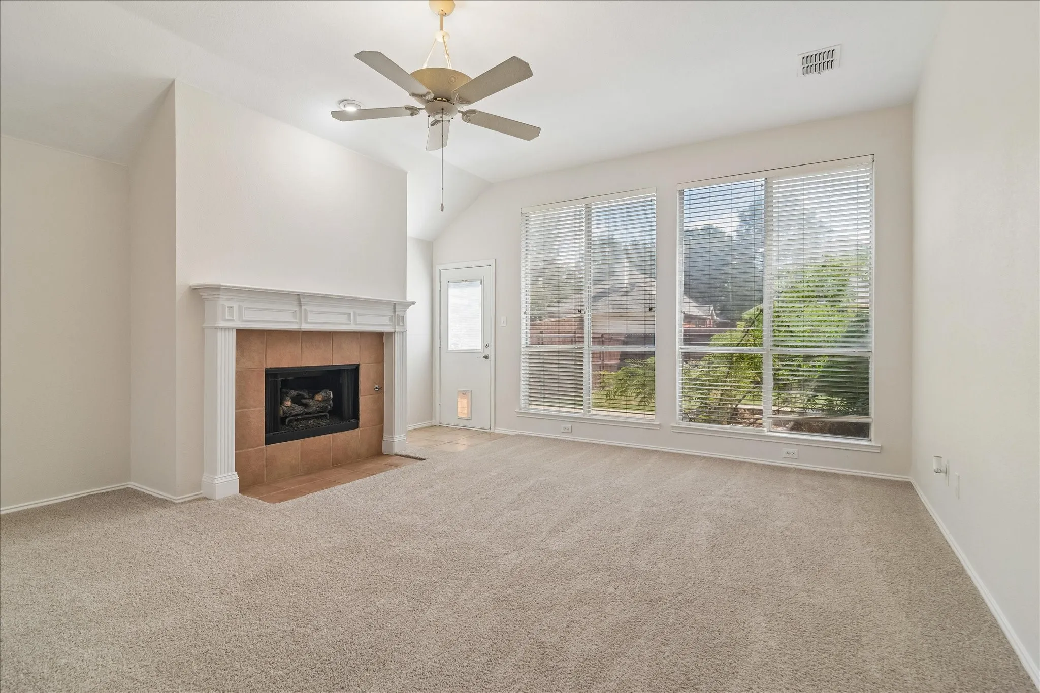 Single Family Residence For Sale in Denton County , 1699 Garrison Drive, Frisco, Texas 75033, 4 Bedroom, 2 Bathroom, 2 Garage spaces, 1,986 Sqft, built in 2000, mls#21392901, Real Estate Agent in Frisco, Homes For Sale in Denton county, Homes For Sale in Frisco, Realtor in Frisco Texas, Real Estate Brokerage Independent Realty Texas, Luminita Cordes Realtor