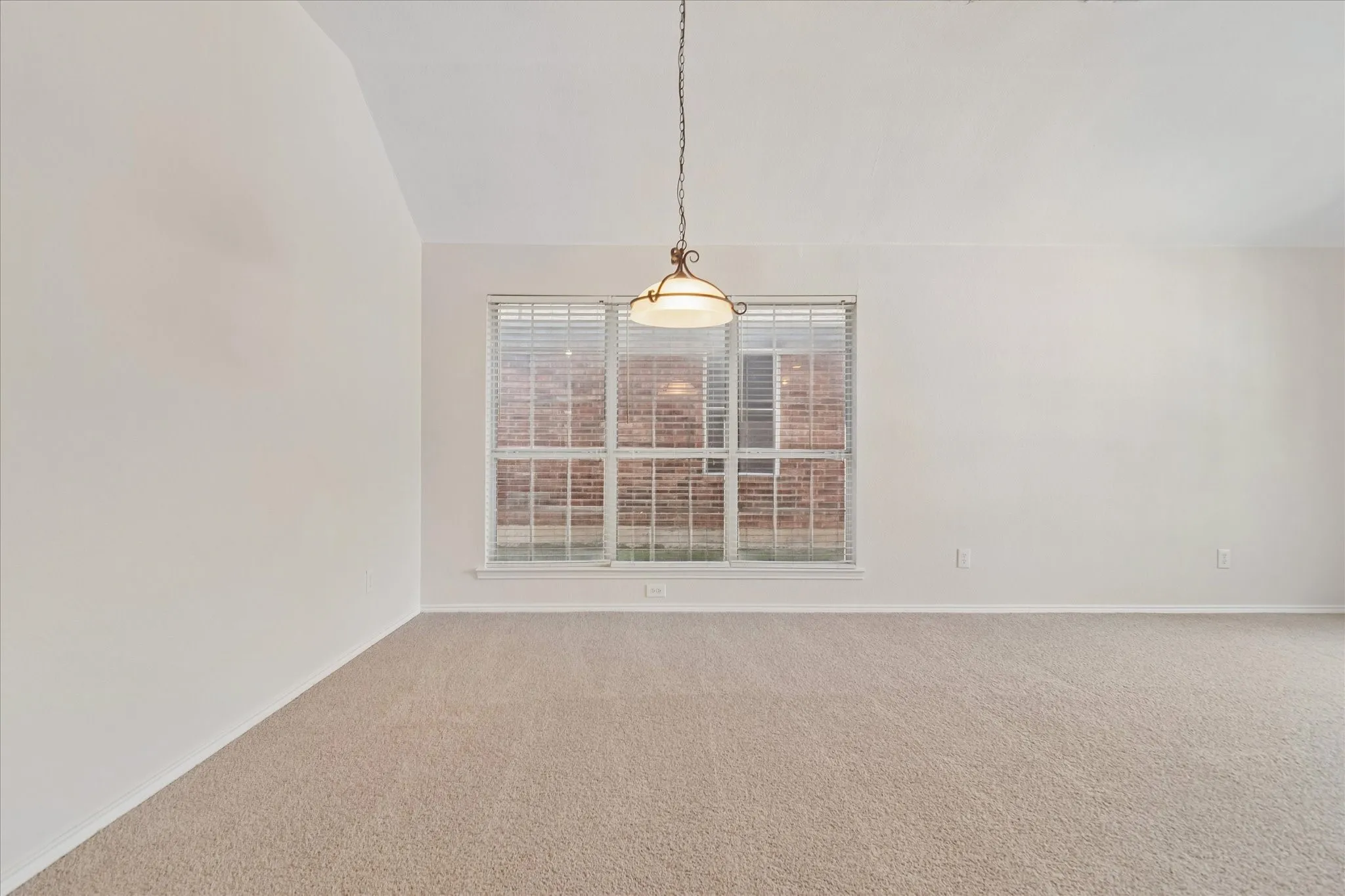 Single Family Residence For Sale in Denton County , 1699 Garrison Drive, Frisco, Texas 75033, 4 Bedroom, 2 Bathroom, 2 Garage spaces, 1,986 Sqft, built in 2000, mls#21392901, Real Estate Agent in Frisco, Homes For Sale in Denton county, Homes For Sale in Frisco, Realtor in Frisco Texas, Real Estate Brokerage Independent Realty Texas, Luminita Cordes Realtor