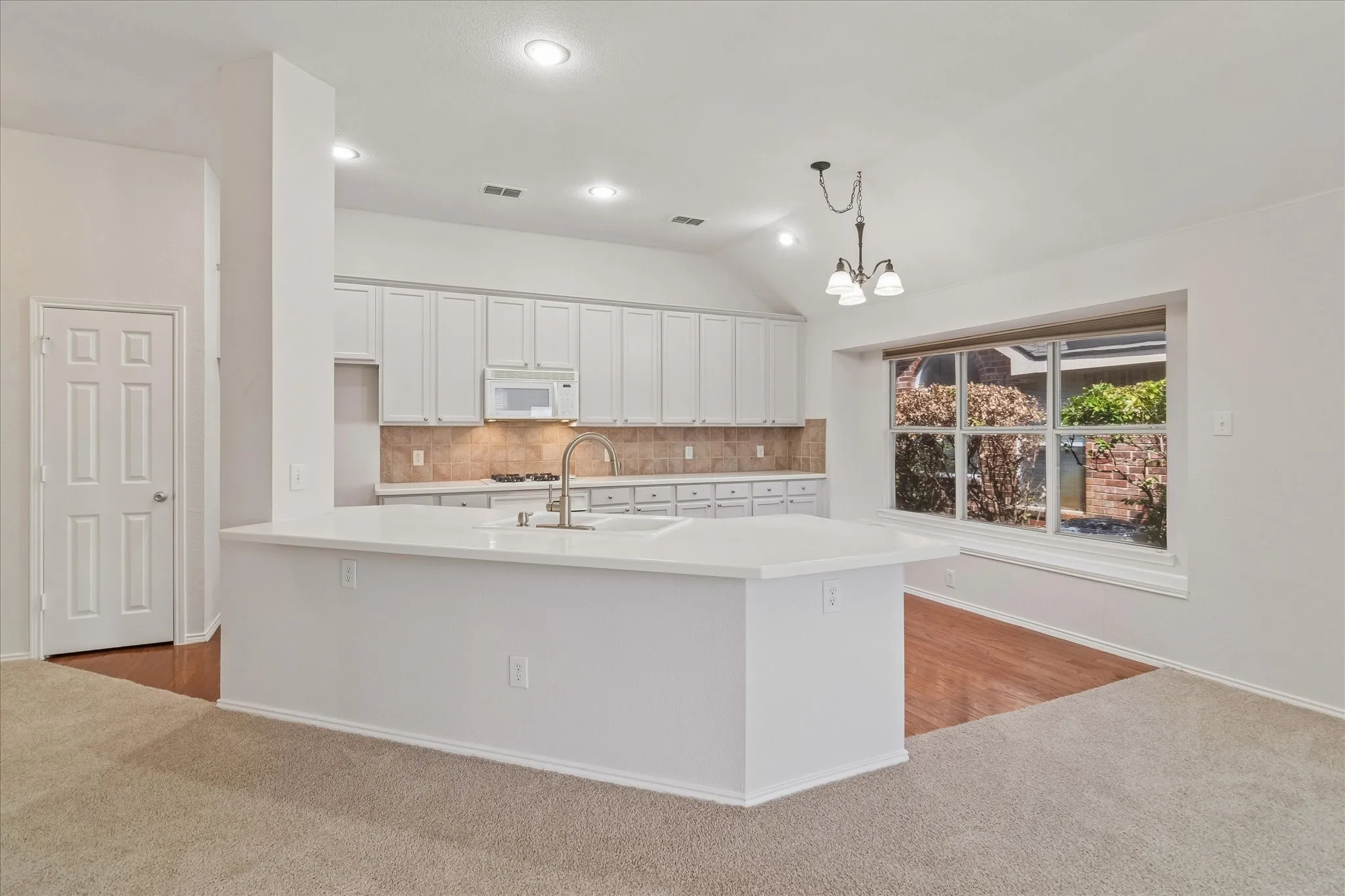 Single Family Residence For Sale in Denton County , 1699 Garrison Drive, Frisco, Texas 75033, 4 Bedroom, 2 Bathroom, 2 Garage spaces, 1,986 Sqft, built in 2000, mls#21392901, Real Estate Agent in Frisco, Homes For Sale in Denton county, Homes For Sale in Frisco, Realtor in Frisco Texas, Real Estate Brokerage Independent Realty Texas, Luminita Cordes Realtor