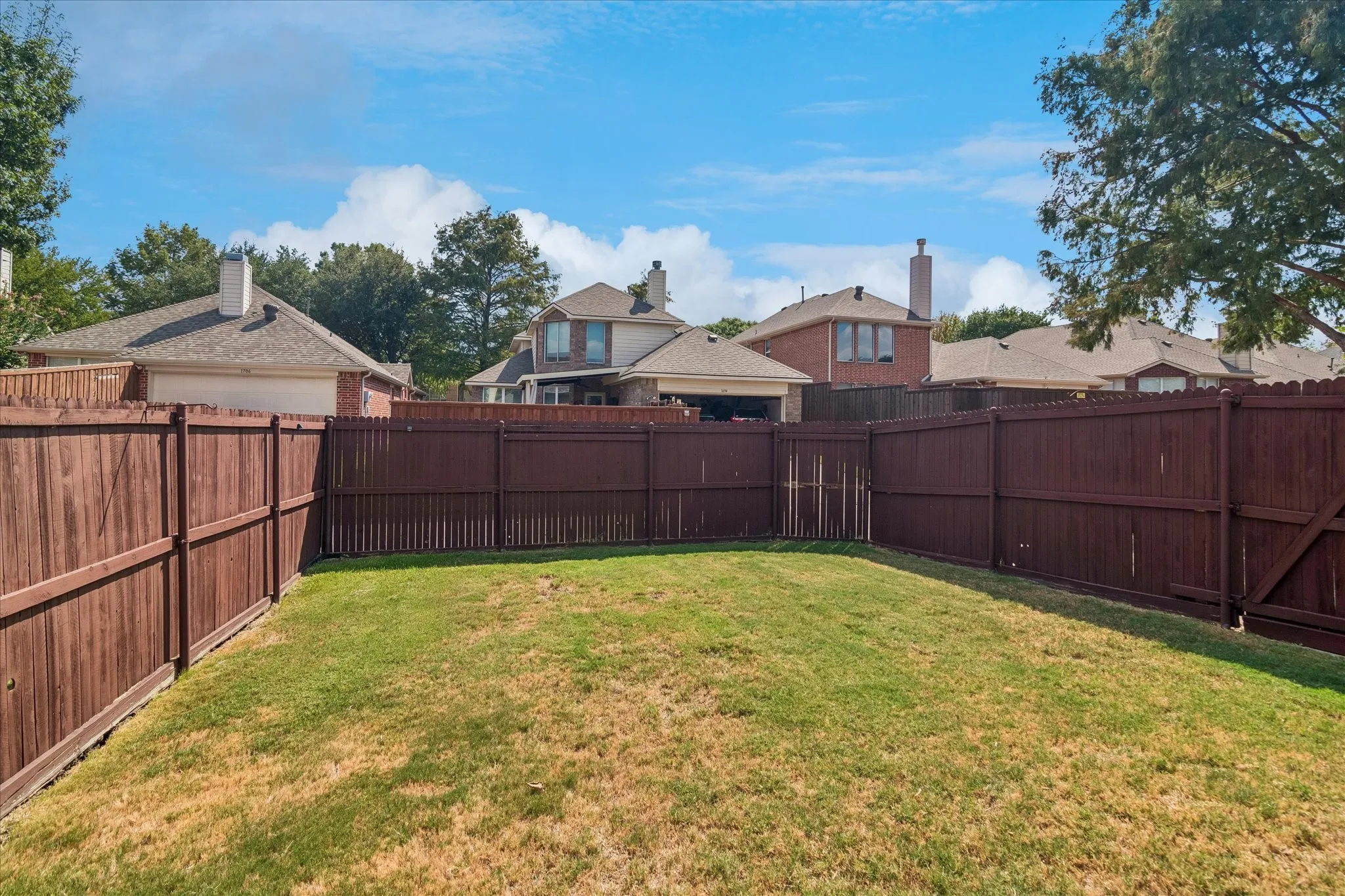 Single Family Residence For Sale in Denton County , 1699 Garrison Drive, Frisco, Texas 75033, 4 Bedroom, 2 Bathroom, 2 Garage spaces, 1,986 Sqft, built in 2000, mls#21392901, Real Estate Agent in Frisco, Homes For Sale in Denton county, Homes For Sale in Frisco, Realtor in Frisco Texas, Real Estate Brokerage Independent Realty Texas, Luminita Cordes Realtor